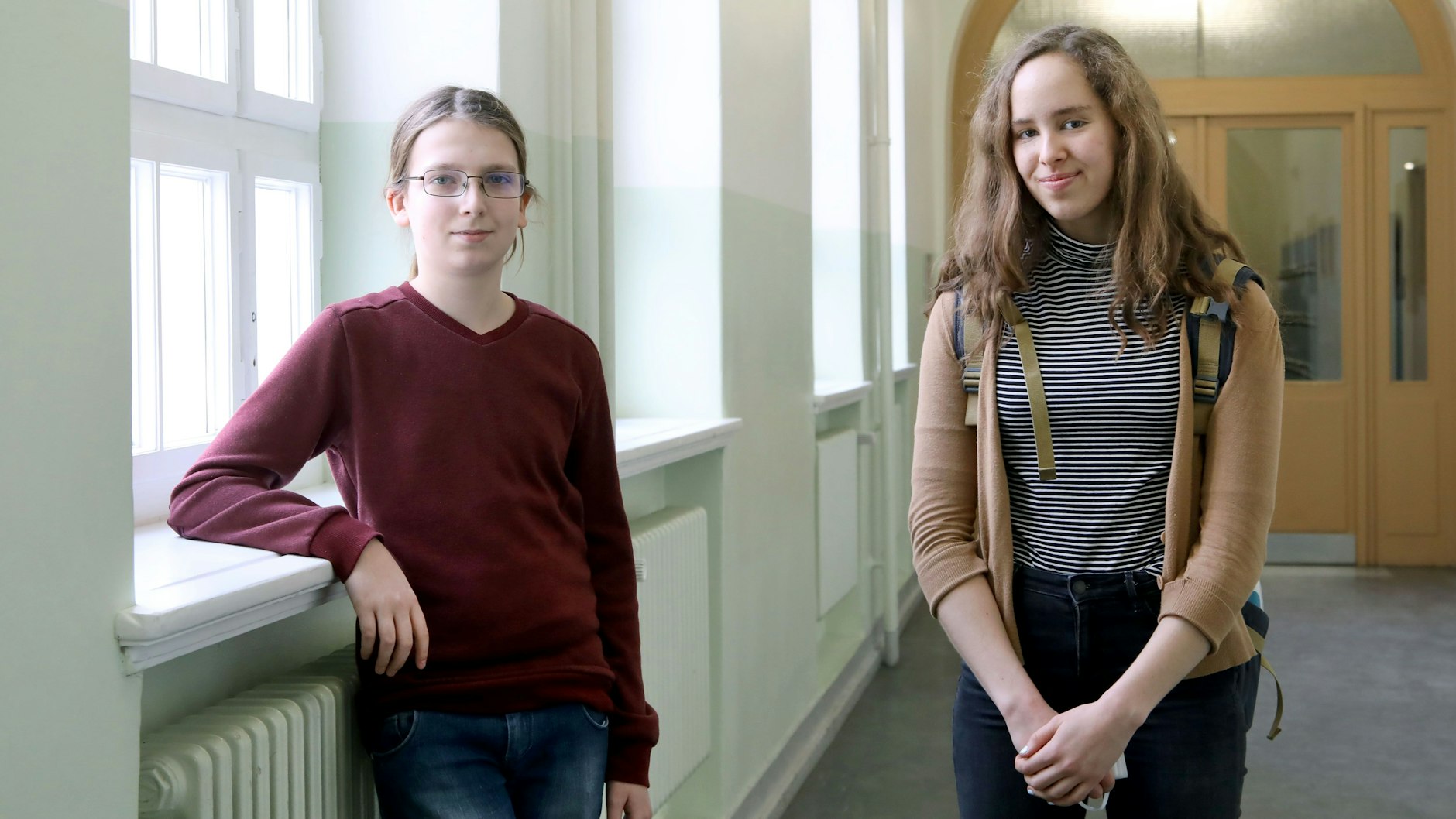 Roan Parsch (12) und Borka Derai (15) gehen in eine Schnelllernerklasse auf dem Lessing-Gymnasium.