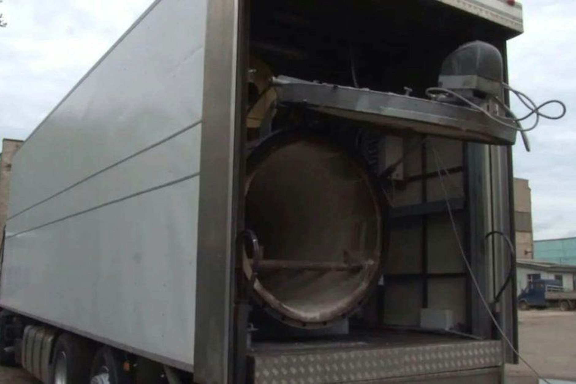 Bilder von mobilen Krematorien der russischen Armee sorgen für Entsetzen.