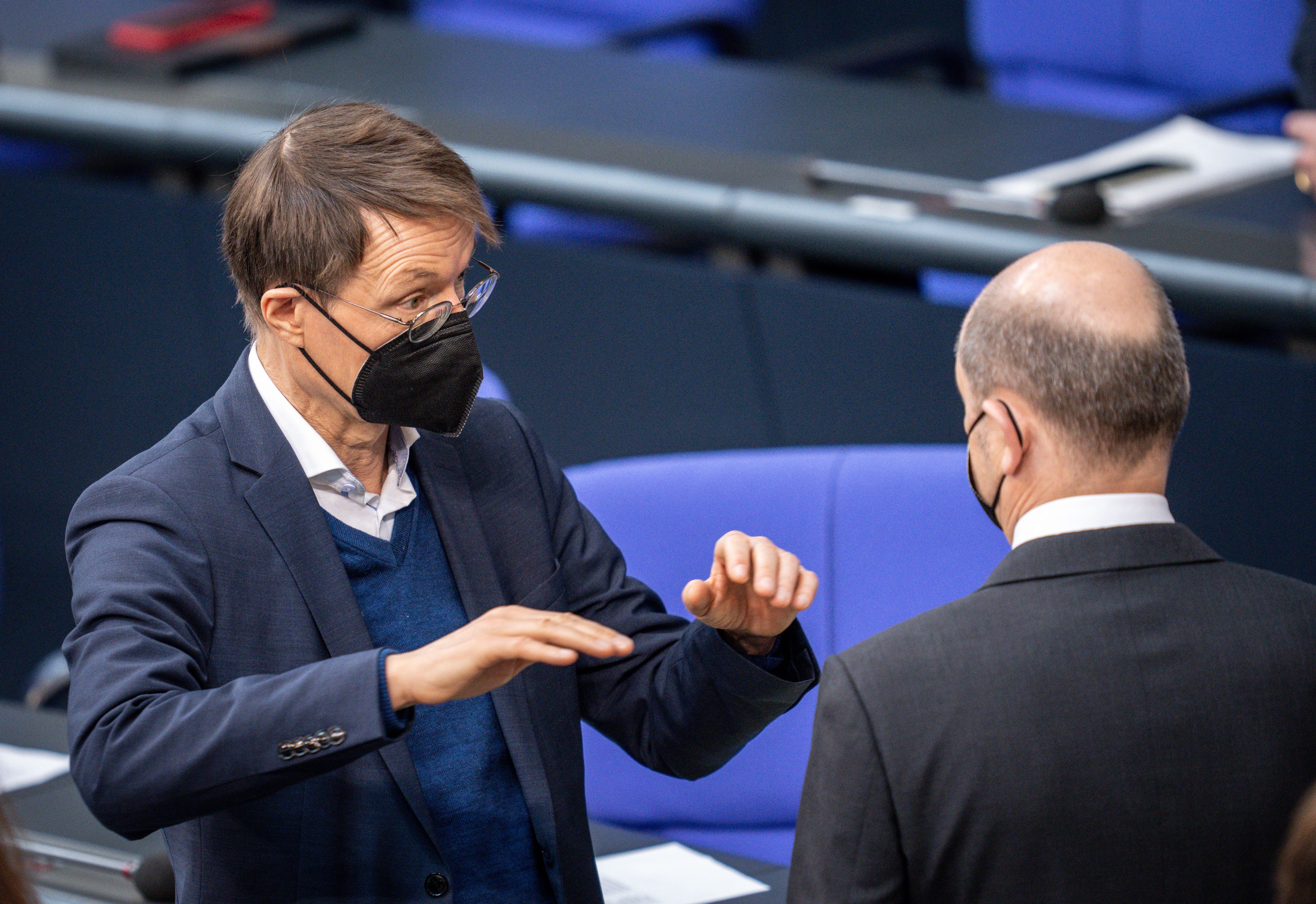 Corona-Impfpflicht krachend im Bundestag gescheitert! Bittere Niederlage für Scholz und Lauterbach