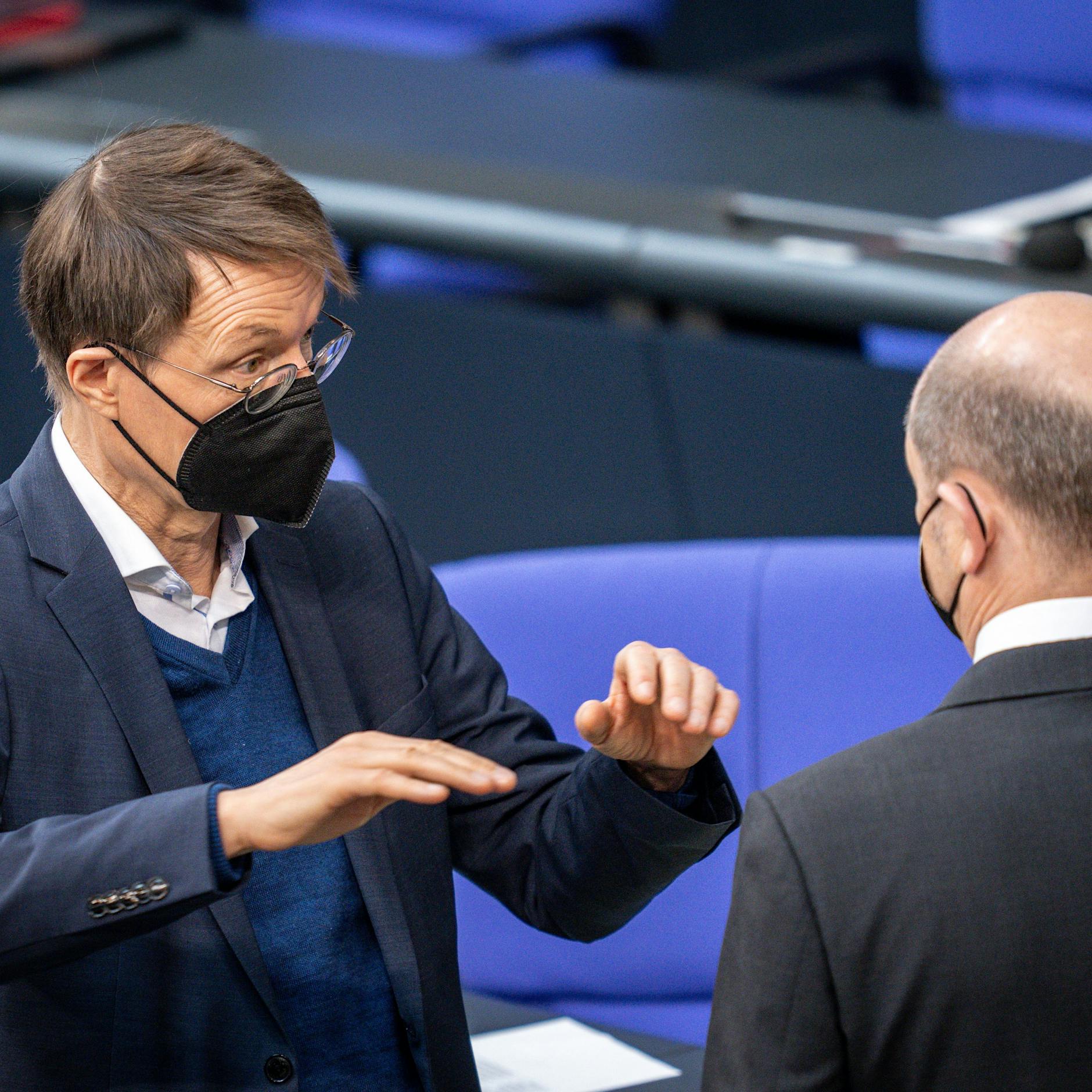 Corona-Impfpflicht krachend im Bundestag gescheitert! Bittere Niederlage für Scholz und Lauterbach