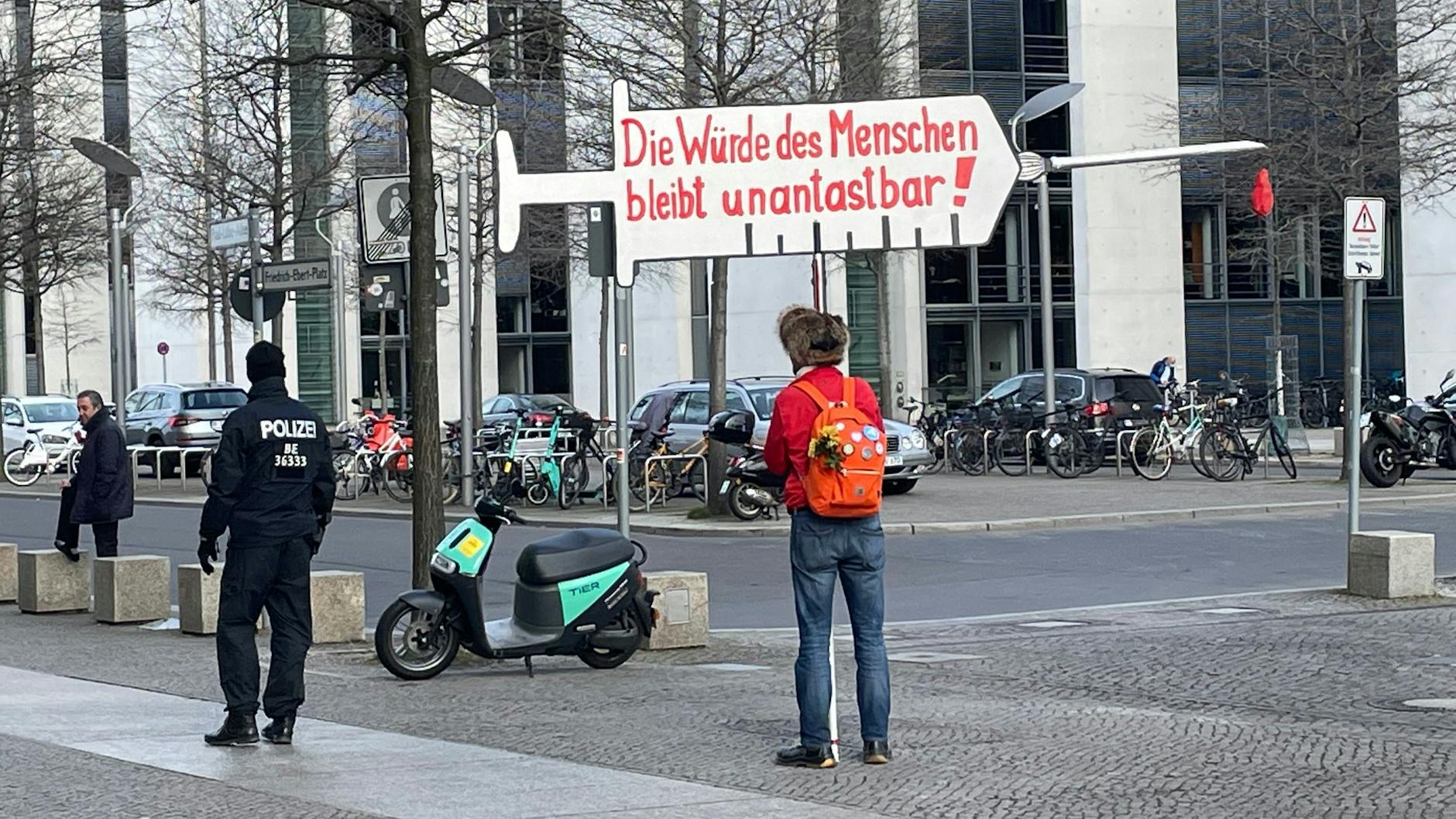 Demonstrant in der Nähe des Brandenburger Tors