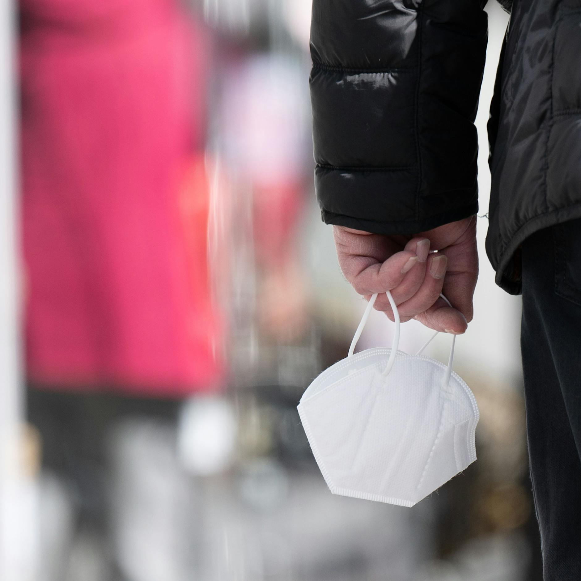 Robert-Koch-Institut: Gipfel der Corona-Welle überschritten