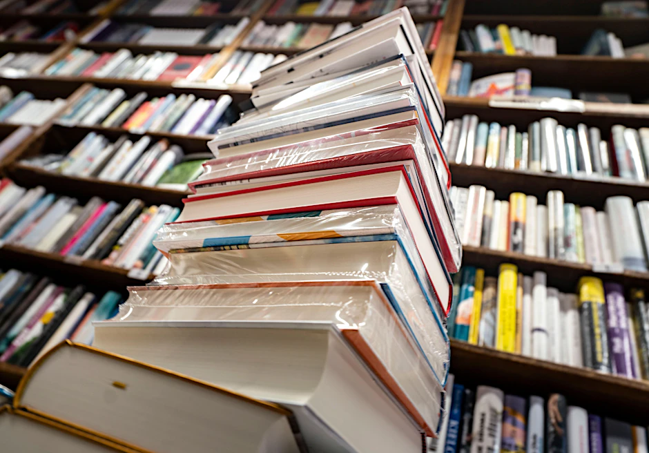 Ein Bücherstapel.
