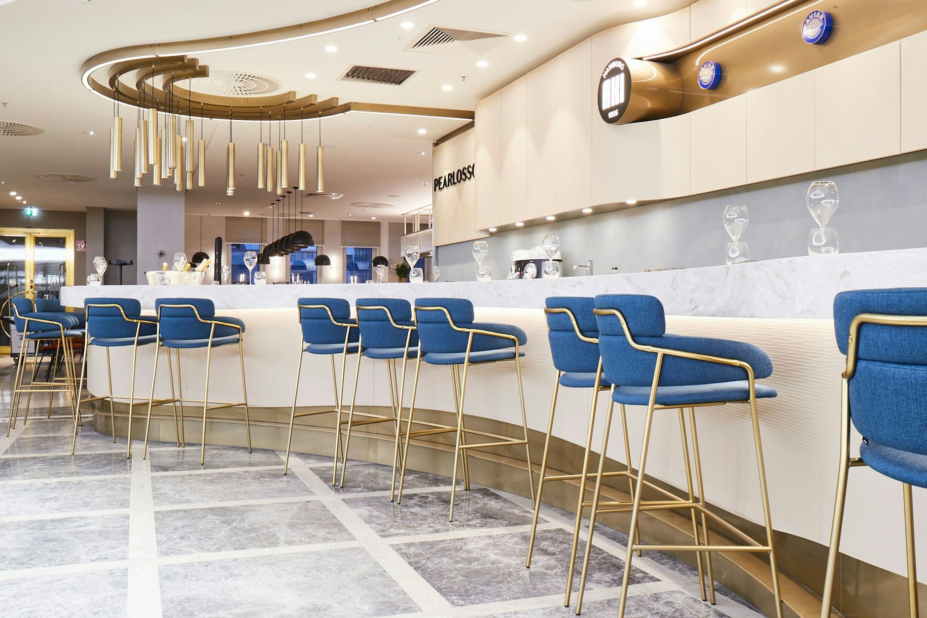 Werden sich hier bald&nbsp;Krethi und Plethi tummeln? Die neue Kaviarbar im KaDeWe.