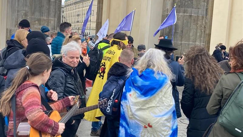 Demonstration gegen Impfpflicht am Brandenburger Tor