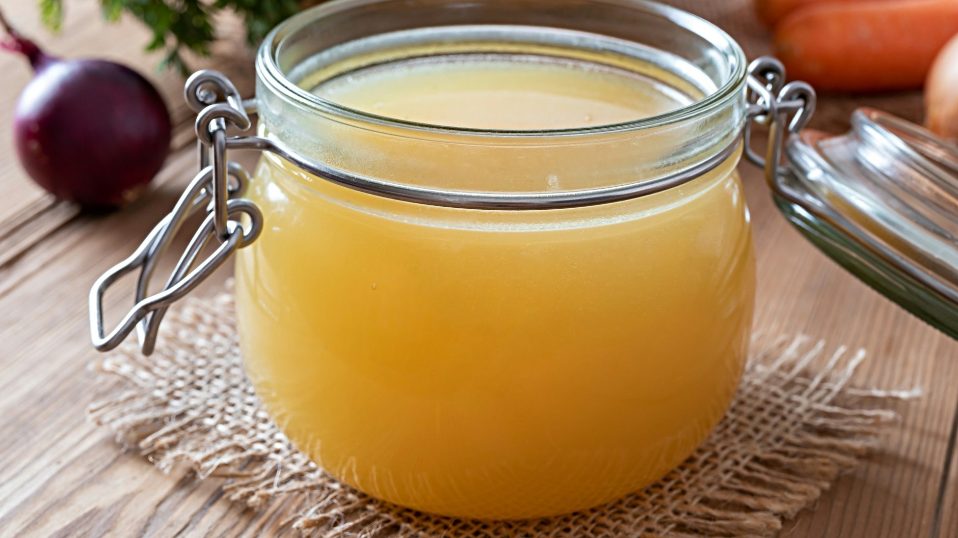 Diese Gemüsebrühe eignet sich perfekt für Saucen.