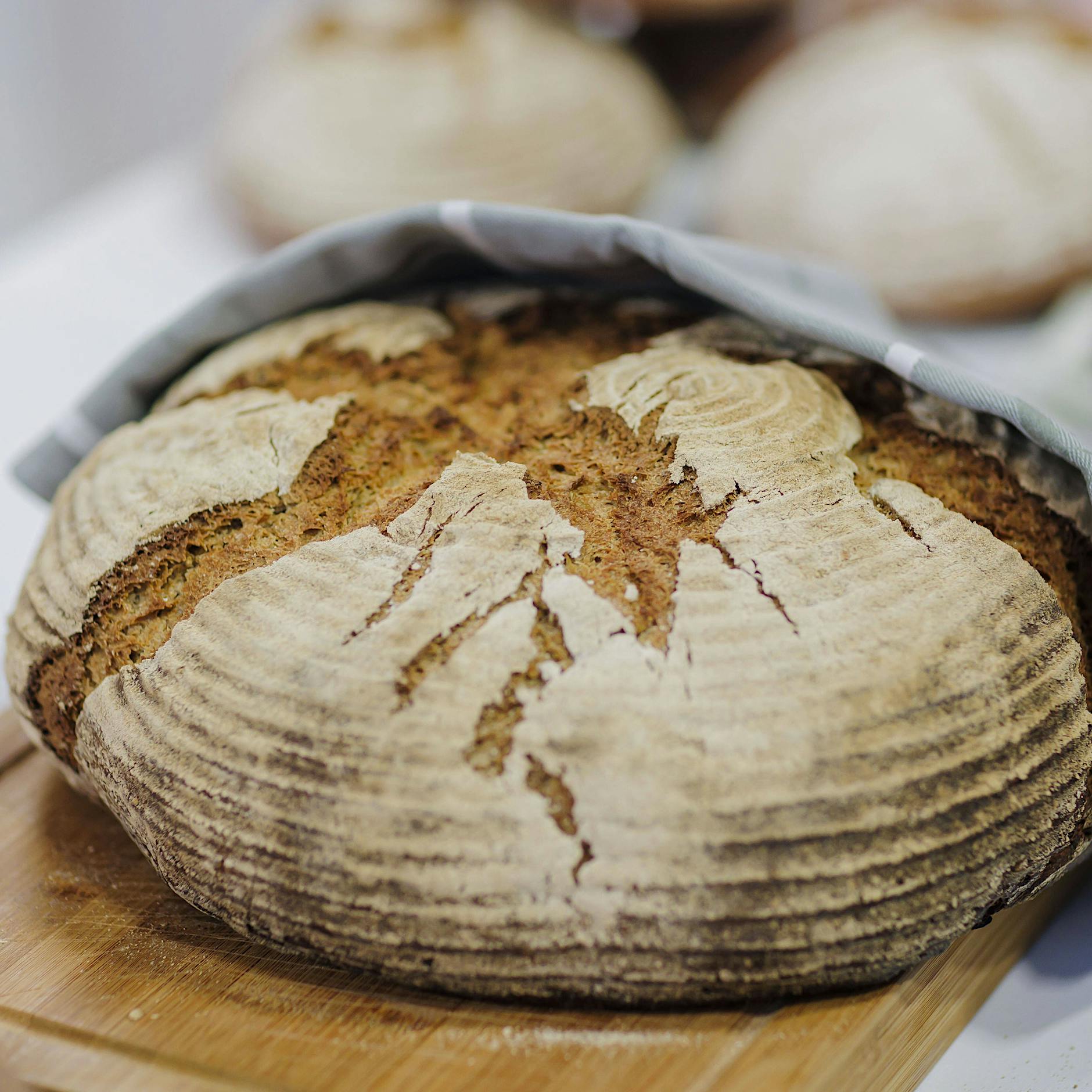 „Trocken Brot macht Wangen rot“: Wie ein Nahrungsmittel die Sprache prägte