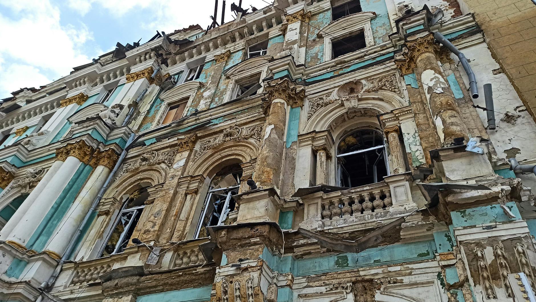 Mindestens die Hälfte der Gebäude in der historischen Altstadt wurden zerstört oder beschädigt.