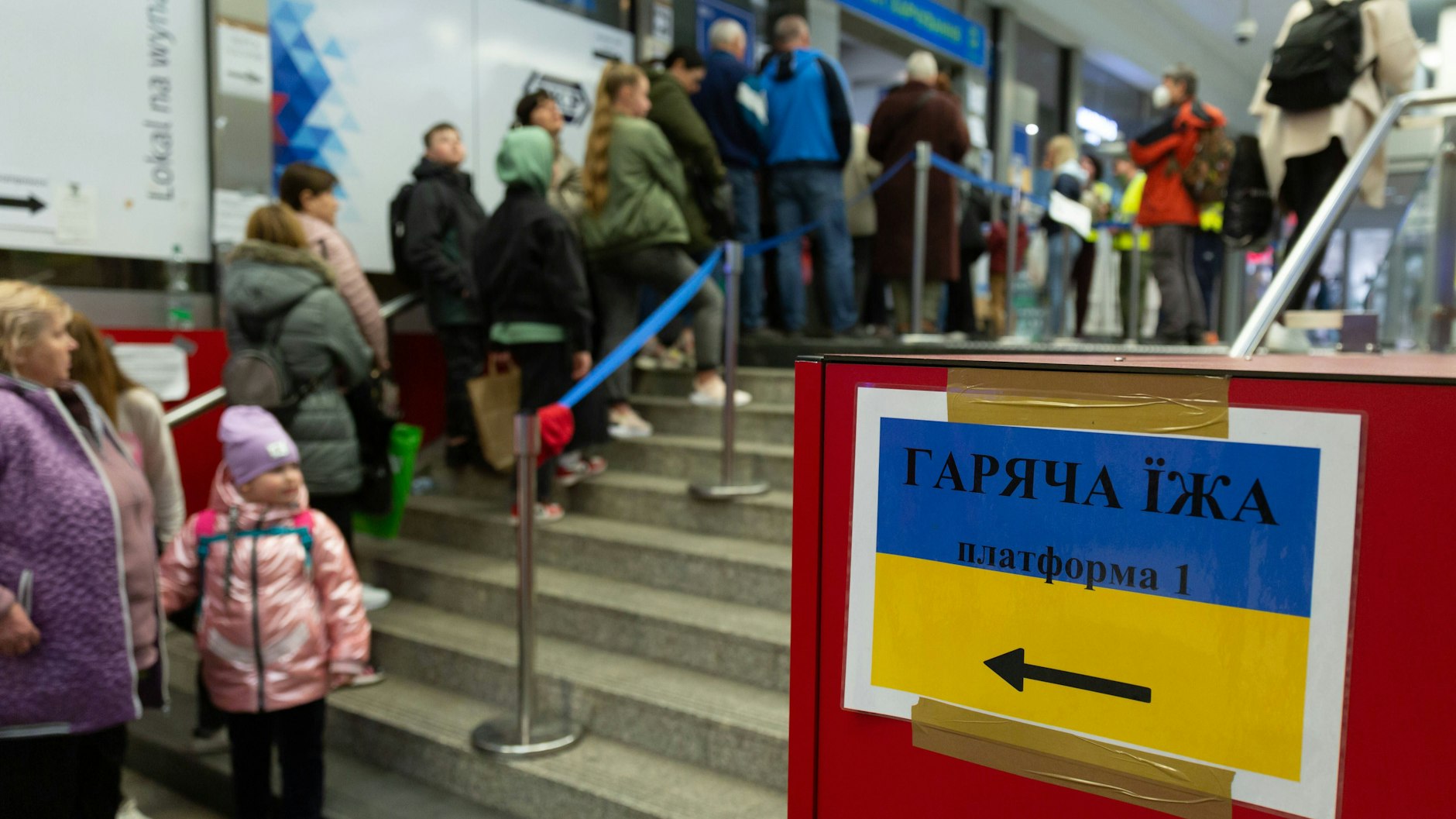 Die Fluchtgeschichte einer Reporterin aus der Ukraine. Diese Schilder kennt sie gut.