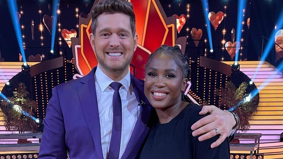 Michael Bublé mit der Jurorin Motsi Mabuse auf der Bühne der „Let's Dance“-Show.