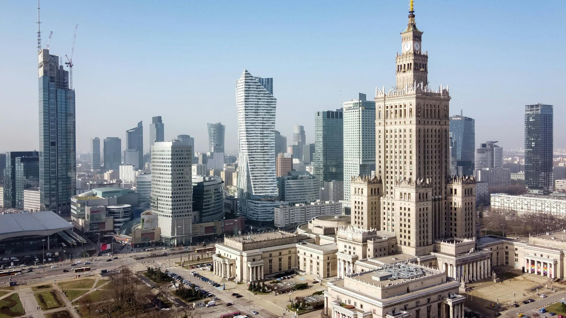 Der Kulturpalast in Warschau und eine Skyline als Dekor