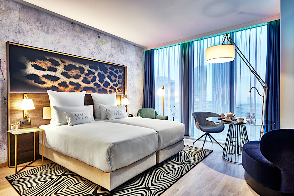 Ein Doppelbettzimmer im NYX Hotel Warsaw by Leonardo Hotels