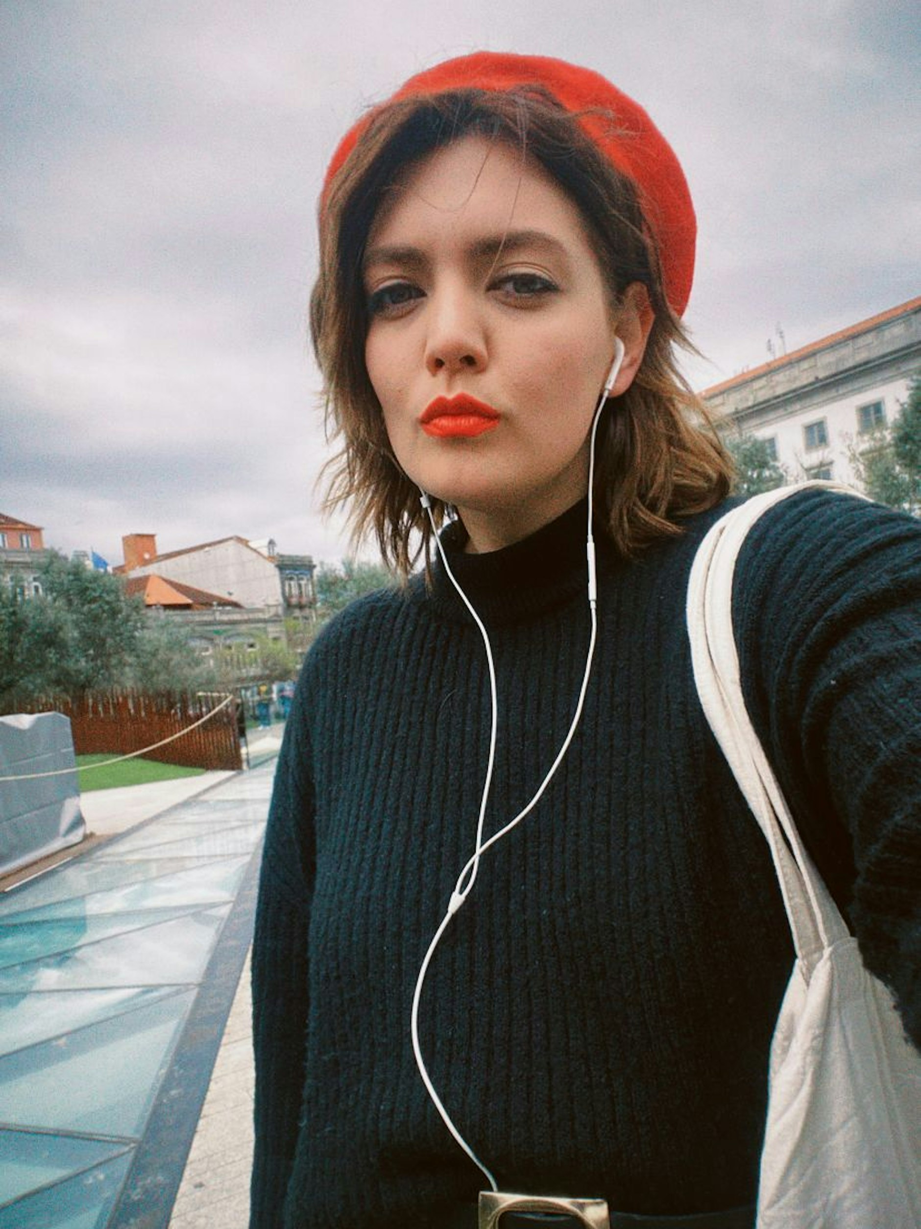 Unsere Autorin Thaisa Semenova nach ihrer Ankunft in Portugal.