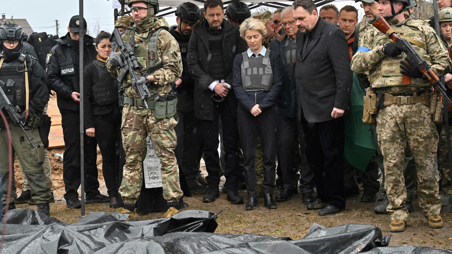 EU-Kommissionspräsidentin Ursula von der Leyen reiste nach Kiew und besuchte Butscha nach dem Bekanntwerden blutiger Kriegsgräuel.