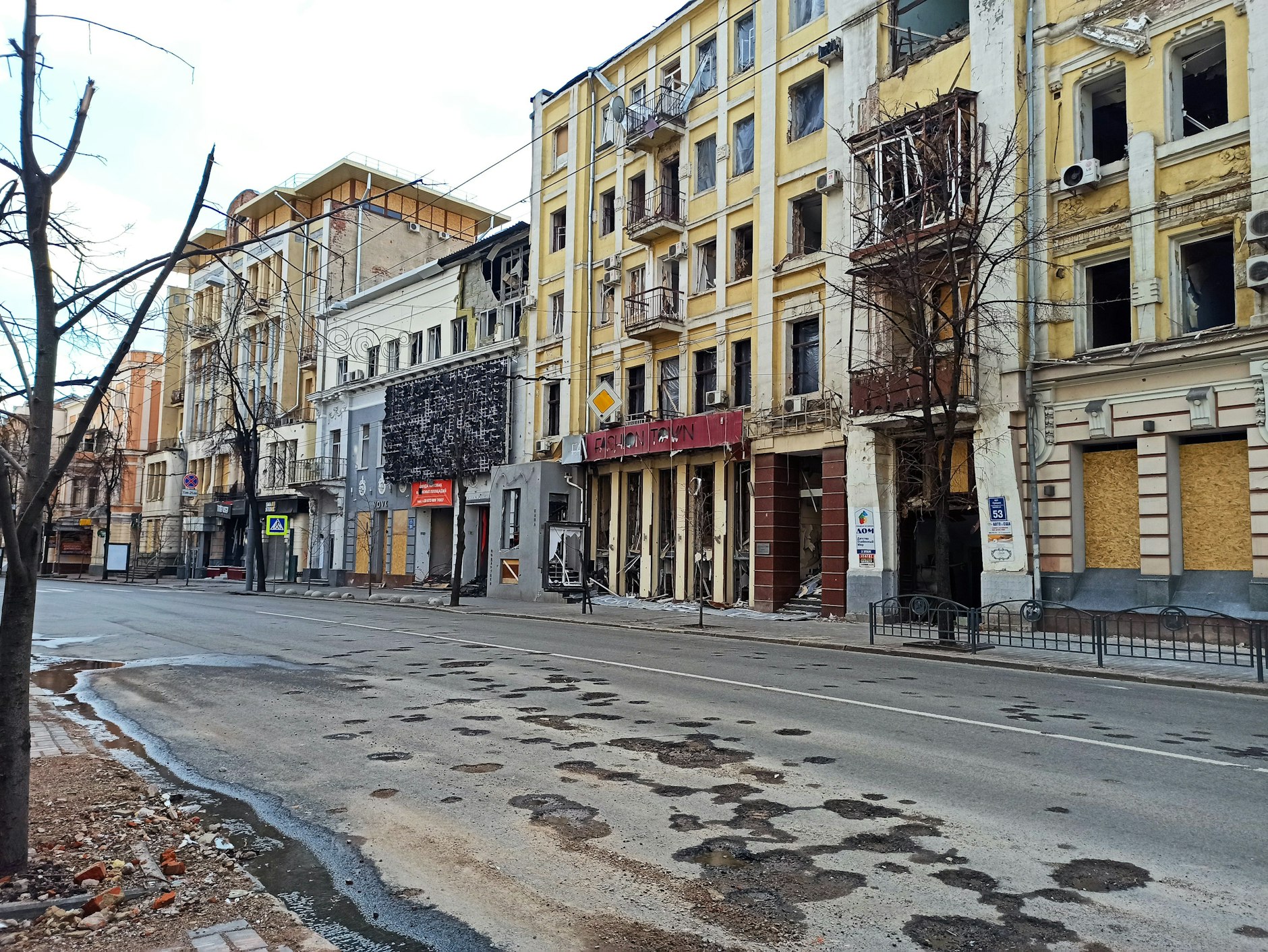 Die Straßen von Charkiw wirken wie leergefegt.