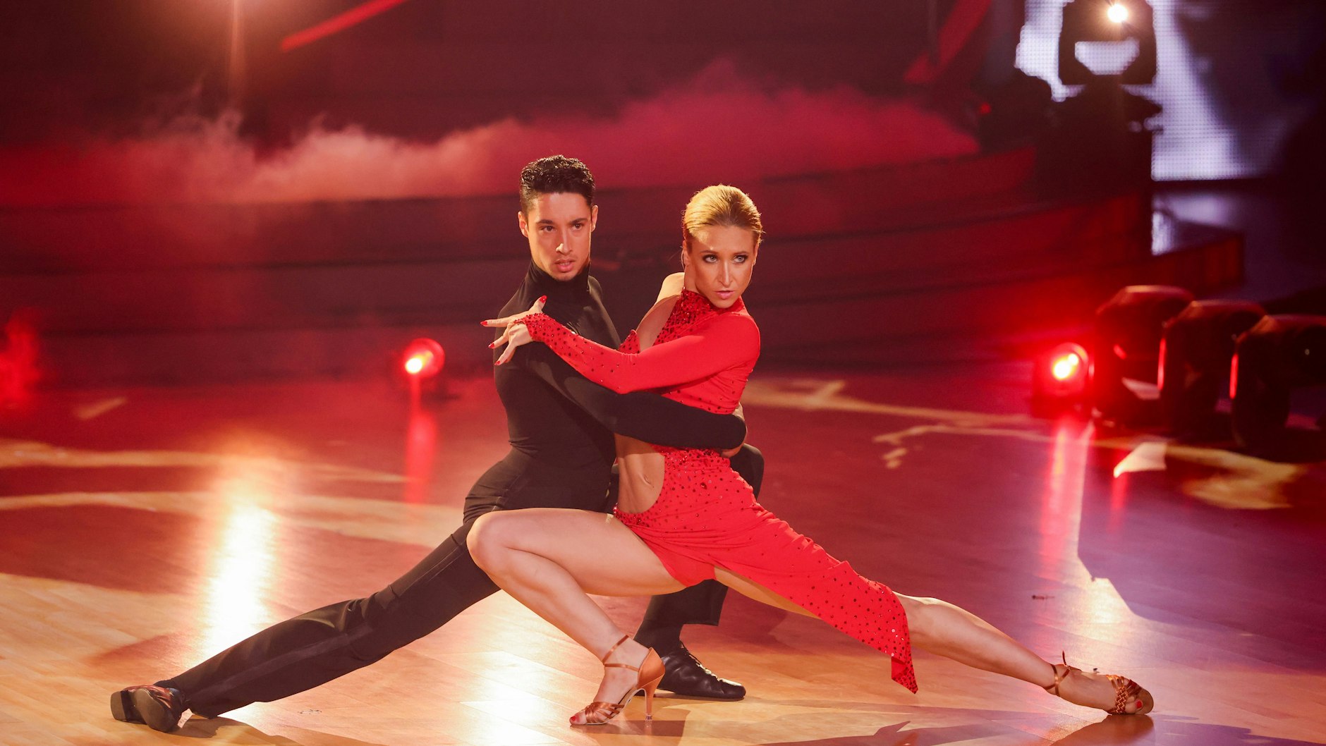 Tanzen zusammen bei „Let's Dance“: René Casselly und Kathrin Menzinger.