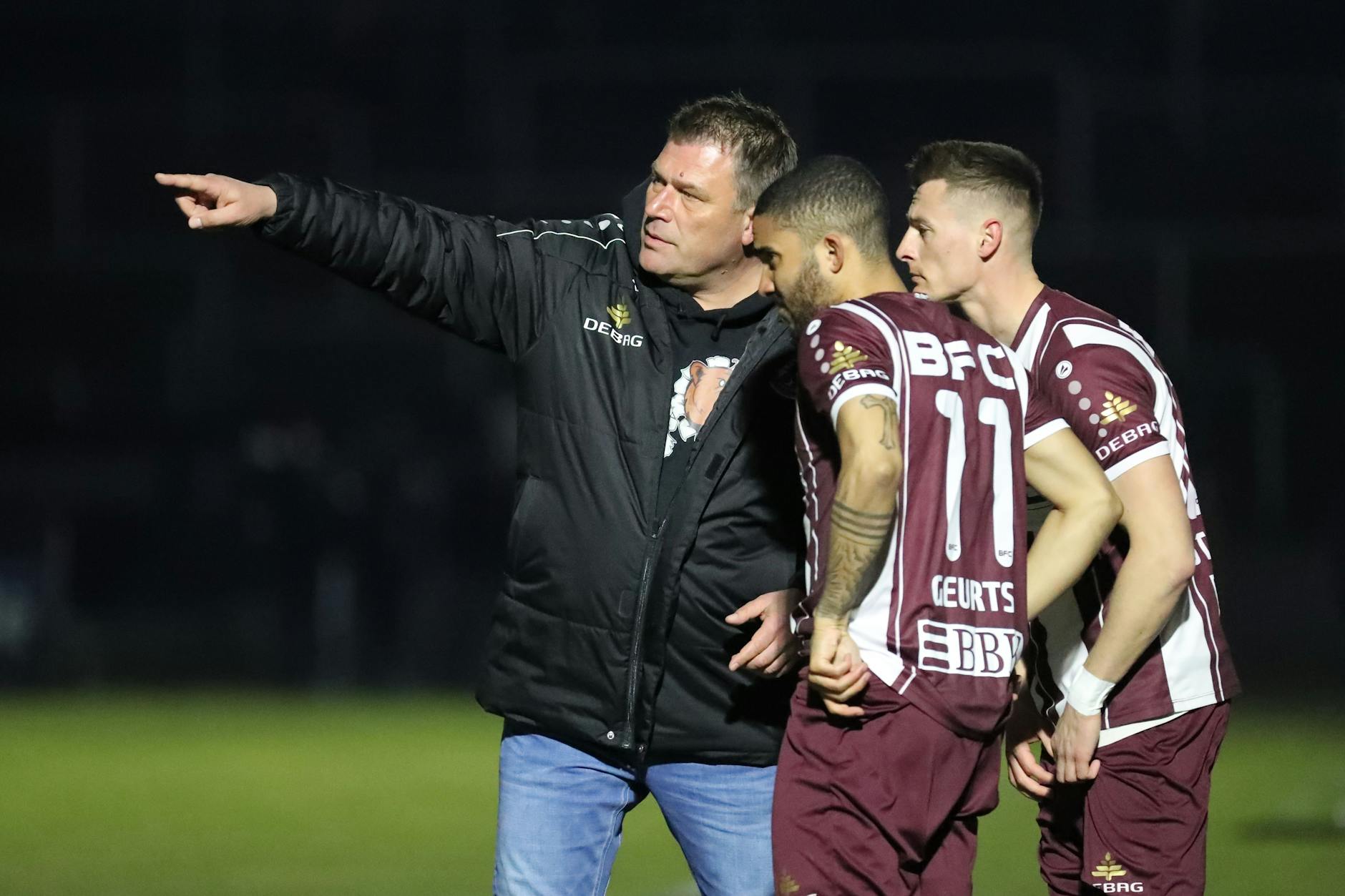 Vertrautes Bild der letzten Wochen: BFC-Trainer Christian Benbennek greift auf seine Joker zurück. Hier Darryl Geurts (M.) und vor allem Matthias Steinborn (r.).