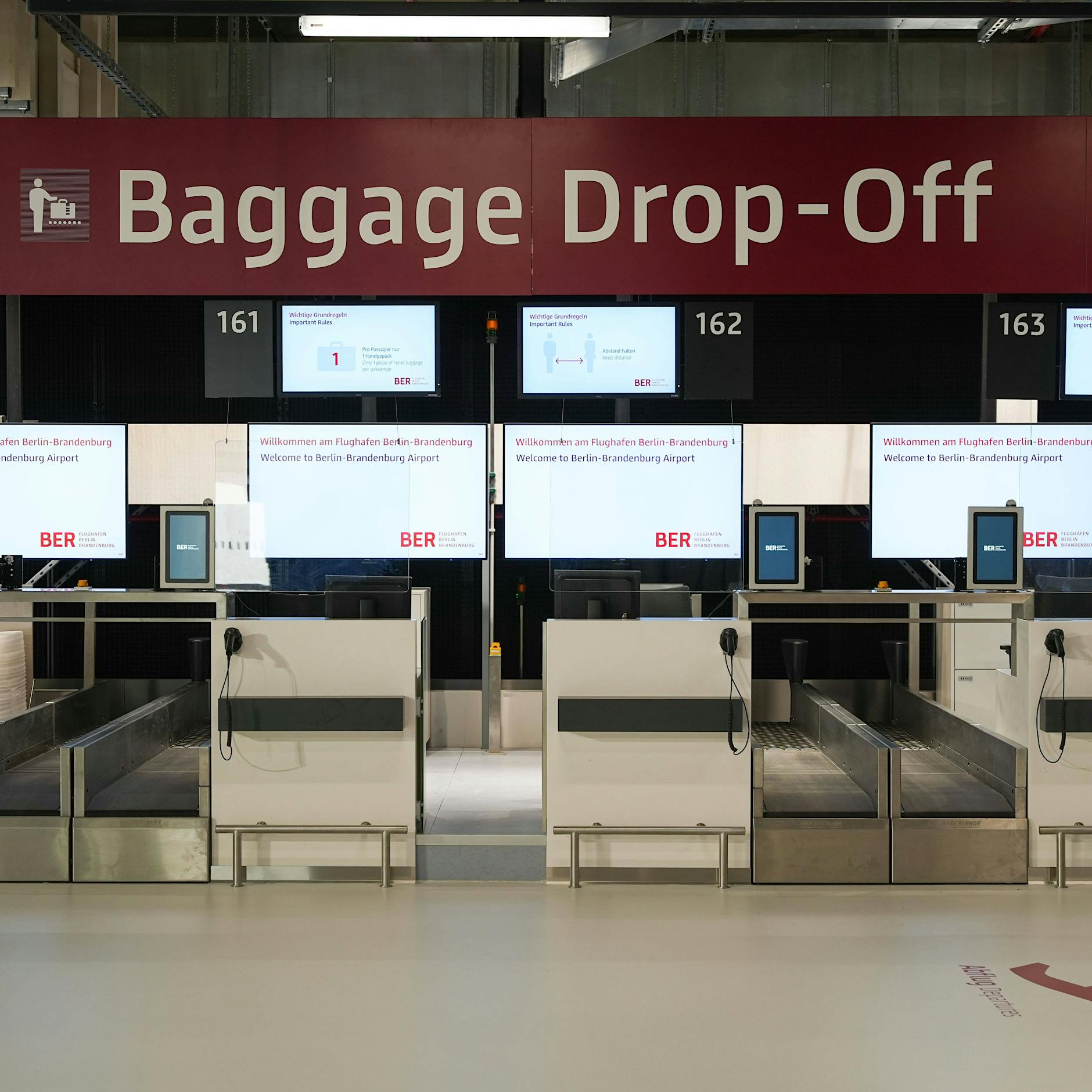 Typisch BERlin! Flughafen versinkt im Gepäckchaos, viele Flüge verspätet