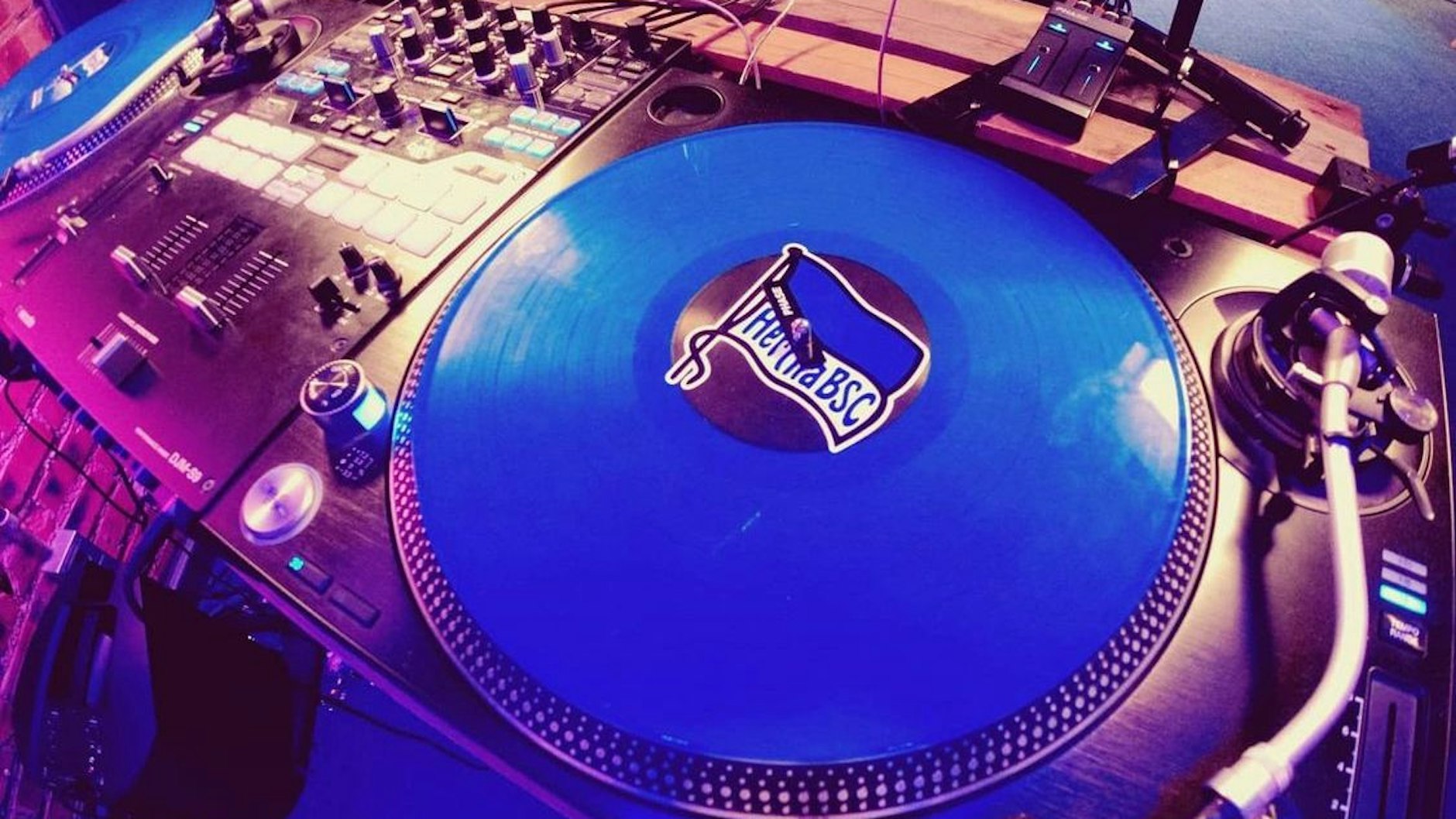 Manchmal fühlte er sich, als wäre die innere Nadel aus der Rille gesprungen.privat