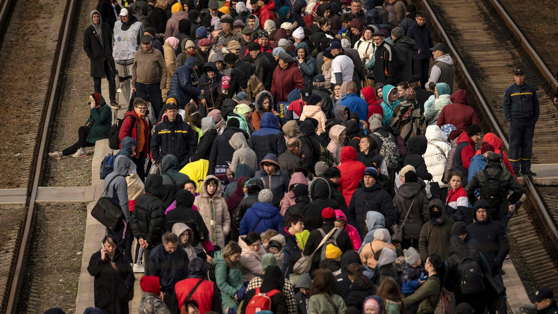 Dicht gedrängt warten Flüchtende in Kramatorsk auf den Zug. Die Behörden hatten die Menschen aufgefordert, die Region zu verlassen.
