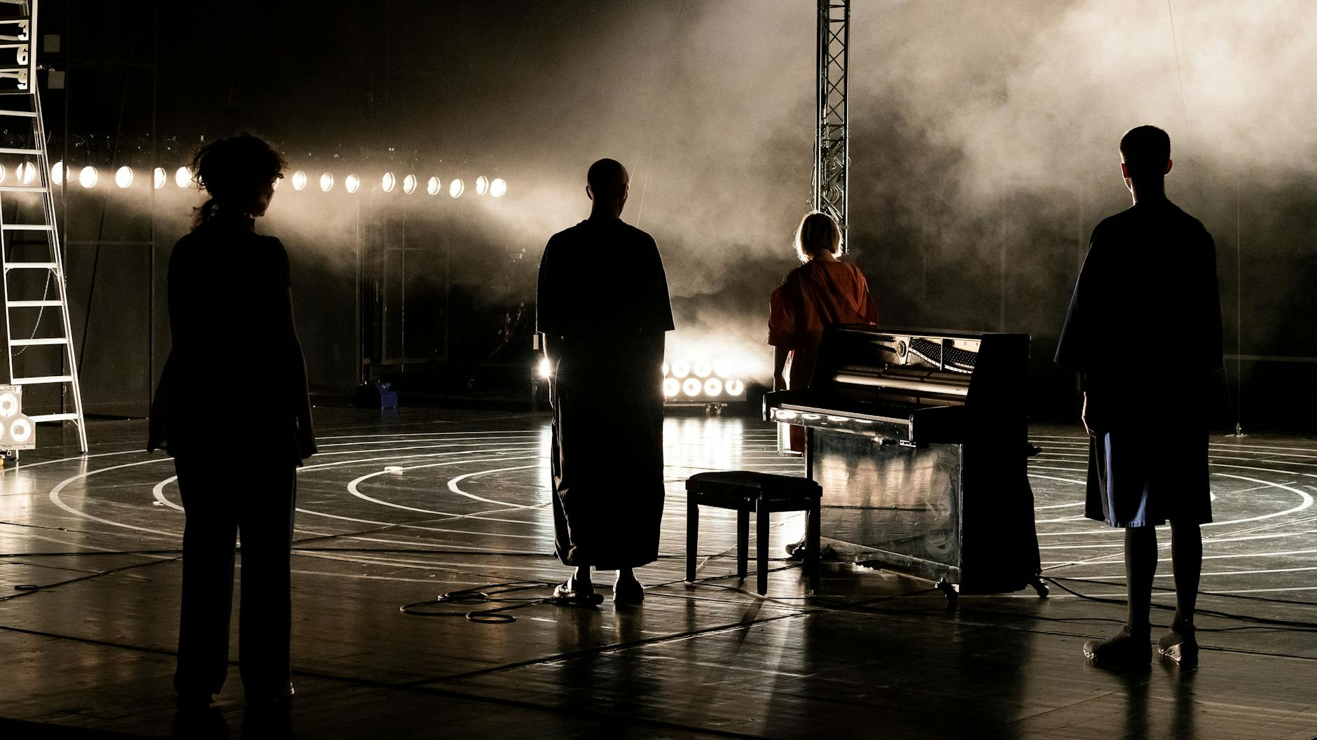 „Das neue Leben. Where do we go from here“ von Christopher Rüping eröffnet das diesjährige Theatertreffen im Mai.