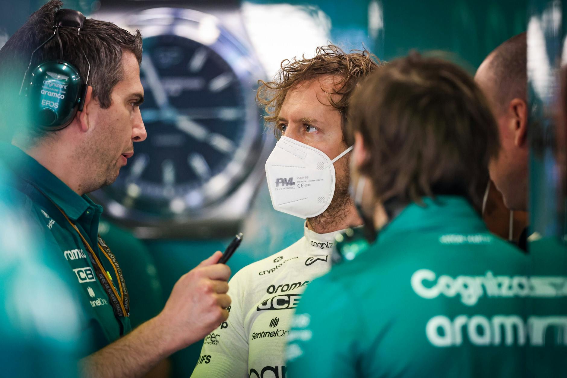 Sebastian Vettel und Aston Martin fahren der Musik in der Formel 1 weiter hinterher. In Melbourne erlebt der viermalige Champion ein Debakel.