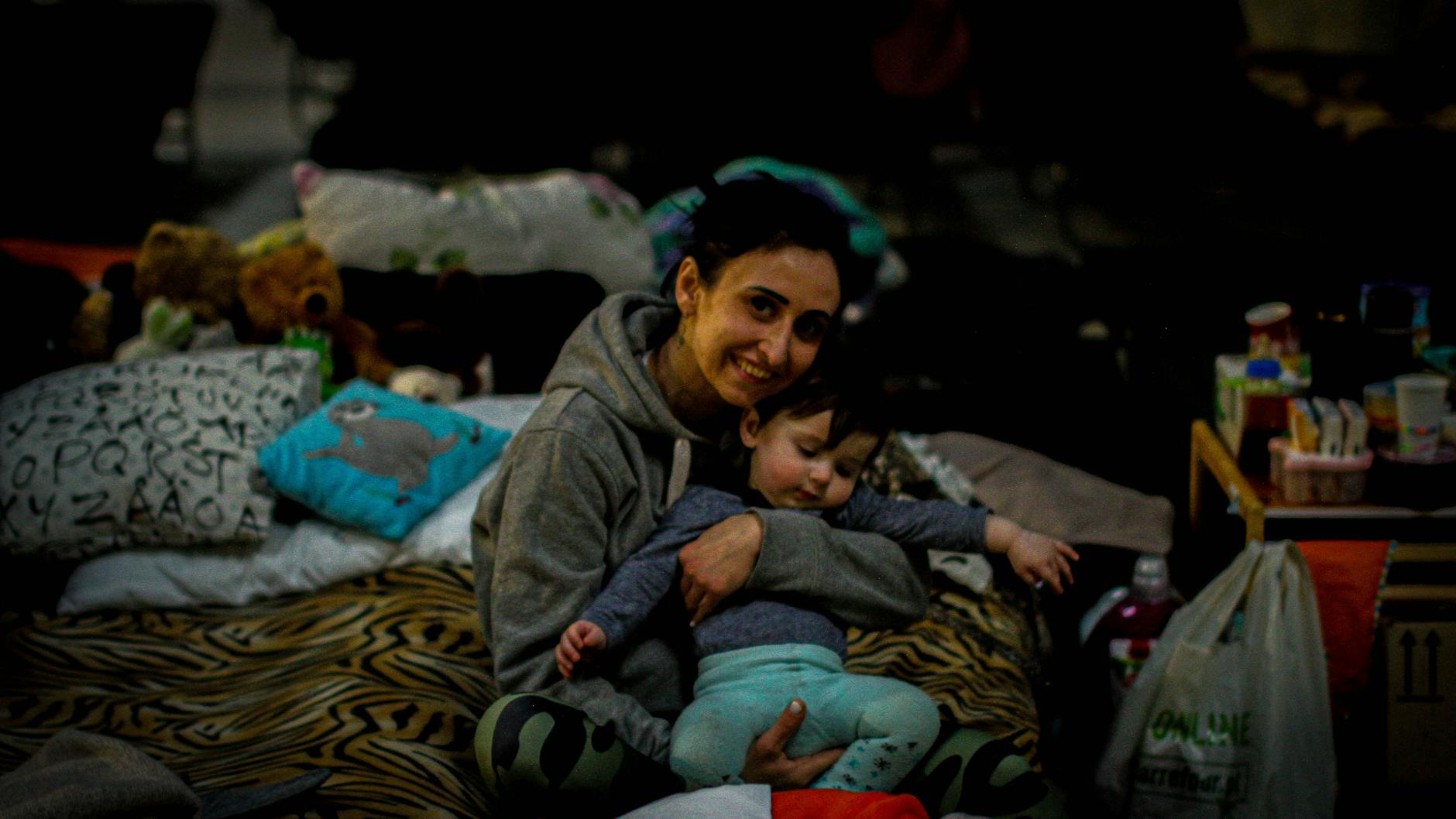 Polen: Ukrainische Flüchtlinge werden in den Räumen der Warschauer Expo untergebracht.