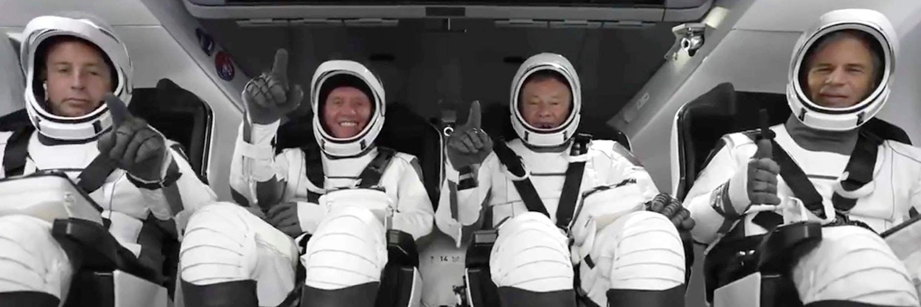 Die SpaceX-Crew vor dem Start im Dragon-Raumschiff.
