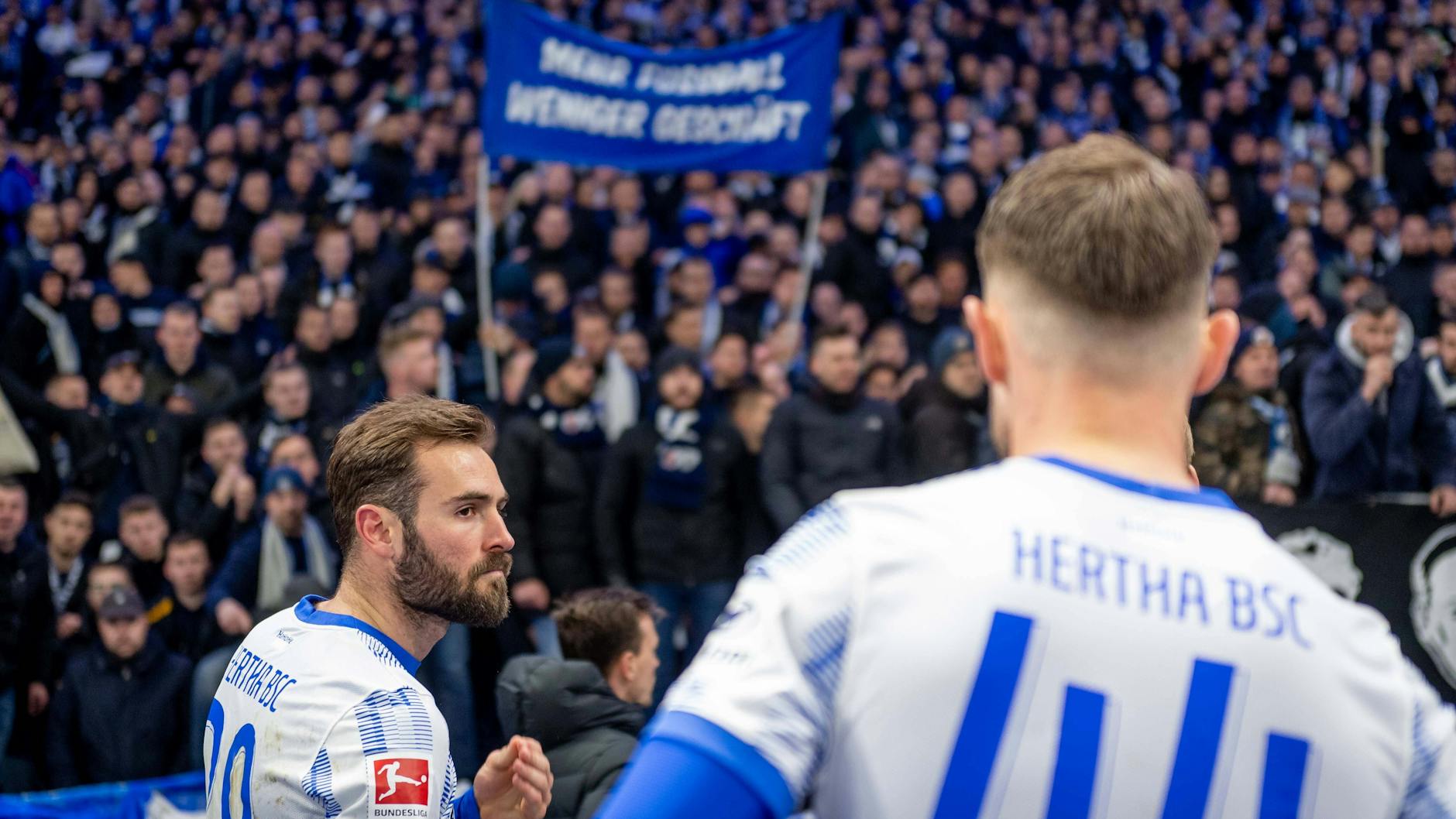 Die Fans wollen, dass die Spieler symbolisch ihre Trikots ausziehen