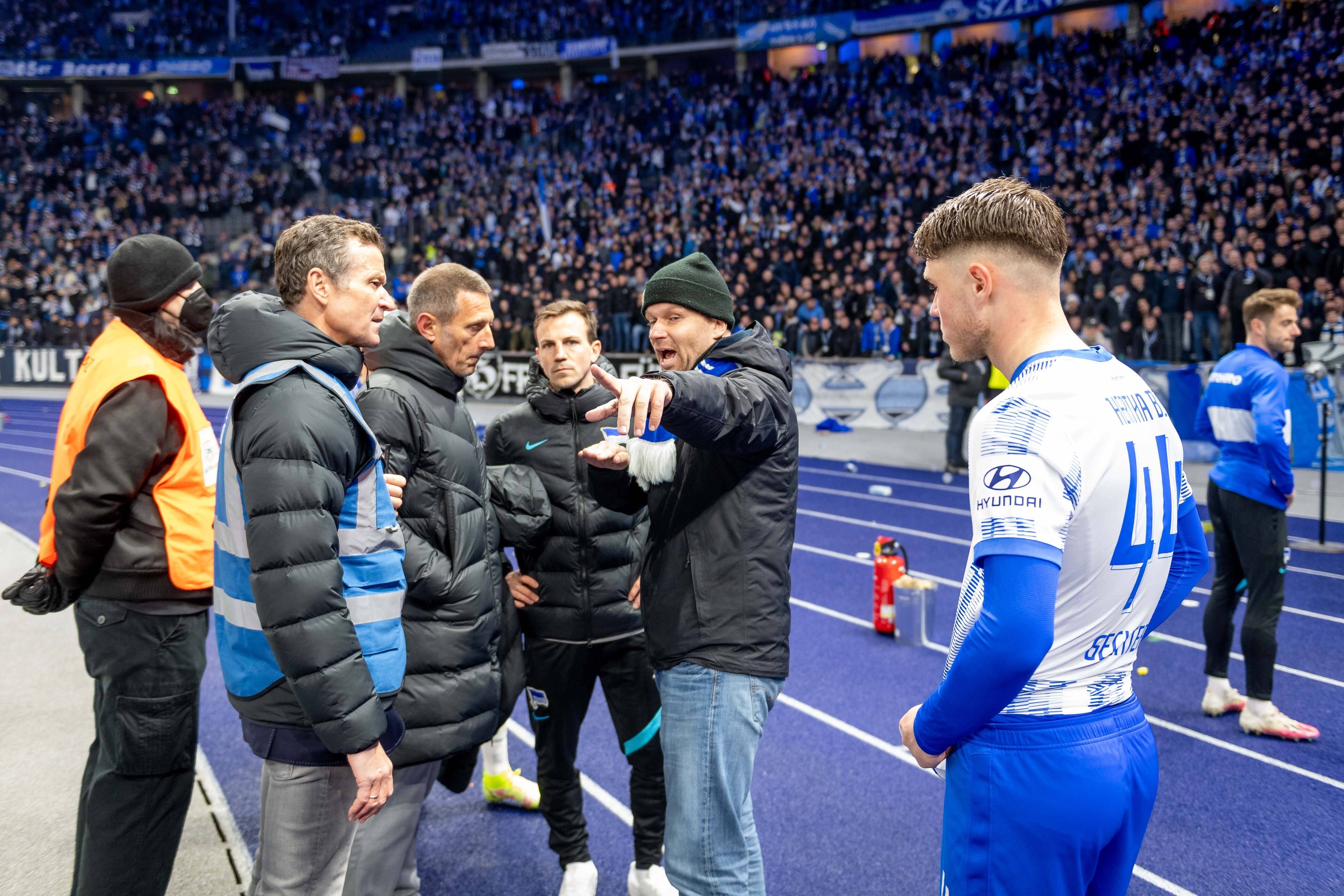 Image - Die Nerven liegen blank: Hertha-Boss Fredi Bobic knöpft sich Ultras vor
