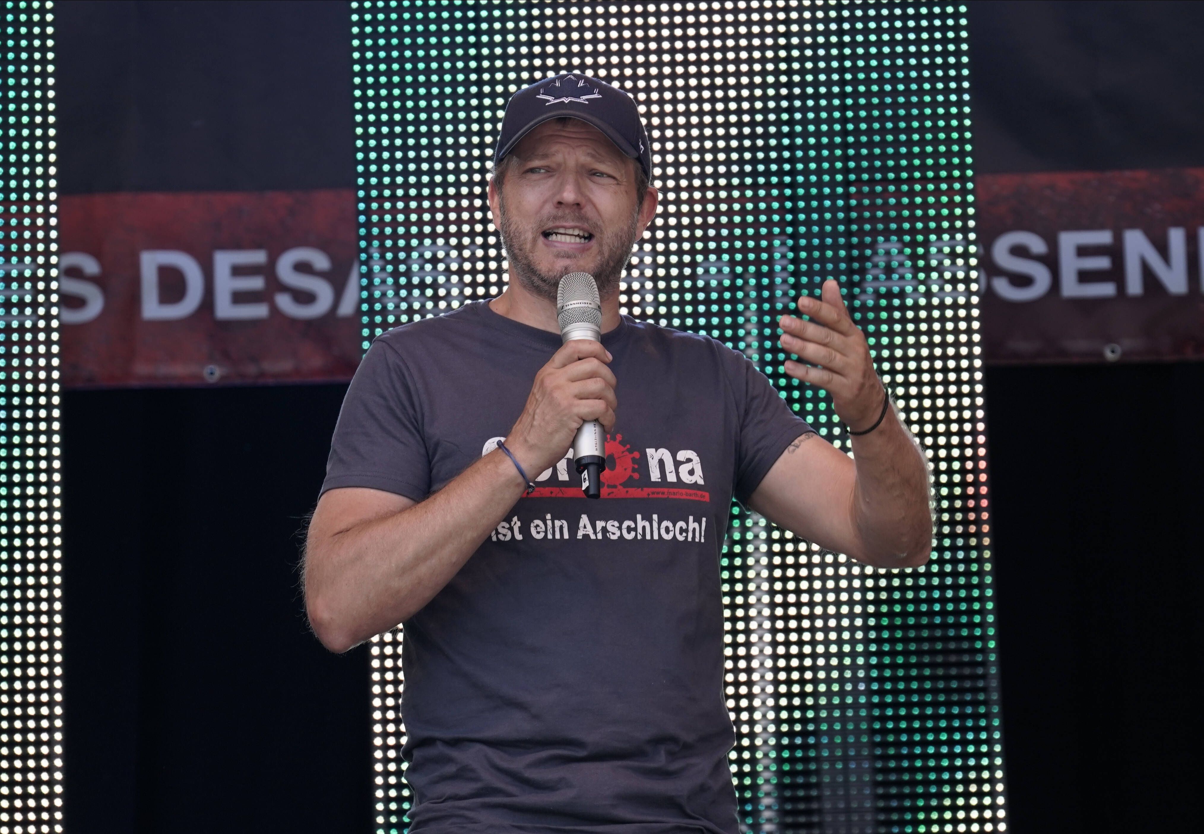 Image - Polizeieinsatz wegen Streit um Maske: Deutsche Bahn wirft Mario Barth aus ICE!