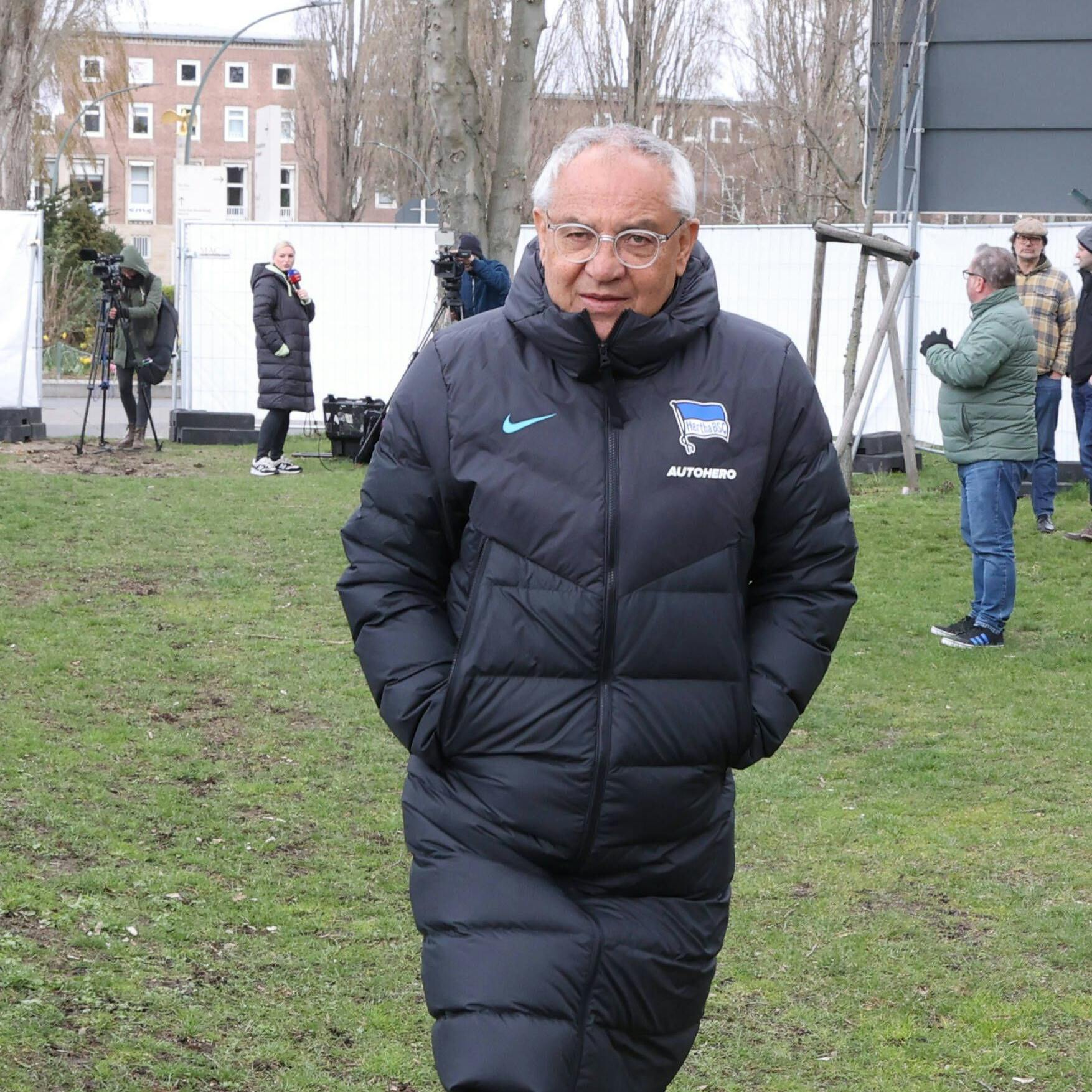 Herthas Trainer Felix Magath am Sonntagmorgen auf dem Weg zum Trainingsplatz.