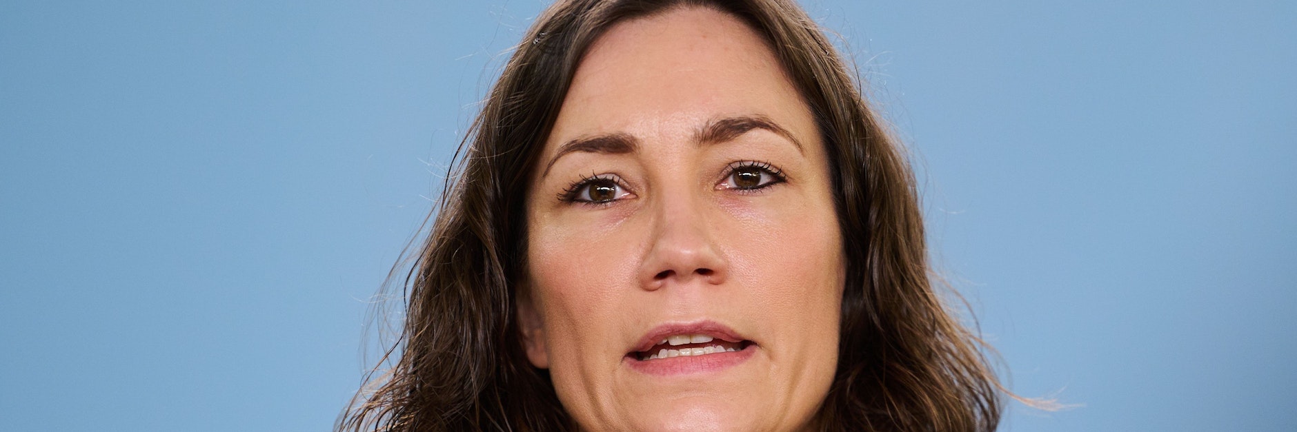 Anne Spiegel ( Bündnis 90/die Grünen), Bundesministerin für Familie, Senioren, Frauen und Jugend hat ihren Familienurlaub nach der Flutkatastrophe im vergangenen Sommer als Fehler bezeichnet und sich dafür entschuldigt.