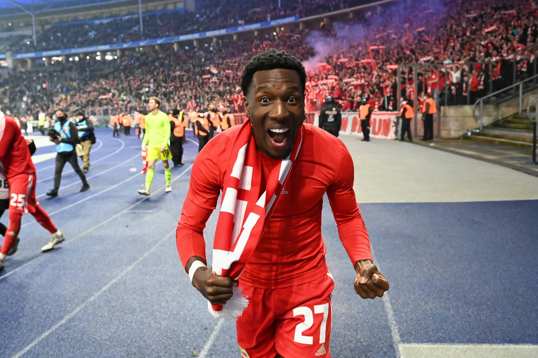 So sehen Sieger aus: Unions Sheraldo Becker mit blendender Laune.