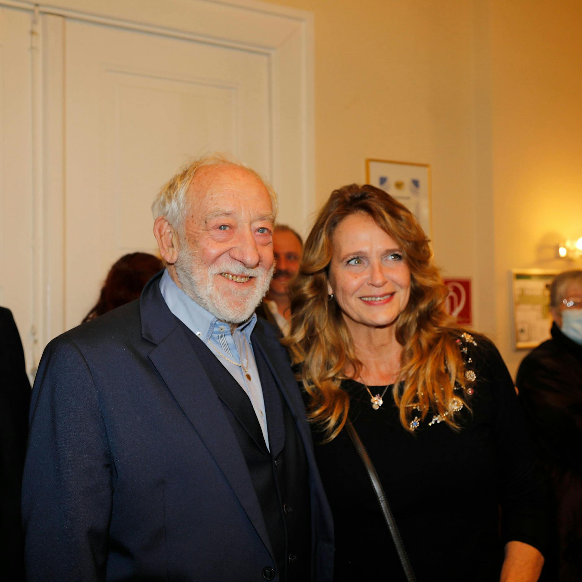 Dieter Hallervorden und seine Christiane haben sich verlobt! DANN soll die Hochzeit steigen!