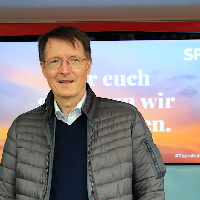 Telegram-Extremisten wollten Gesundheitsminister Lauterbach kidnappen! An DIESEM Brandenburger Ort wurde Rädelsführer Sven Georg B. gefasst – mit Kalaschnikow und SS-Uniform