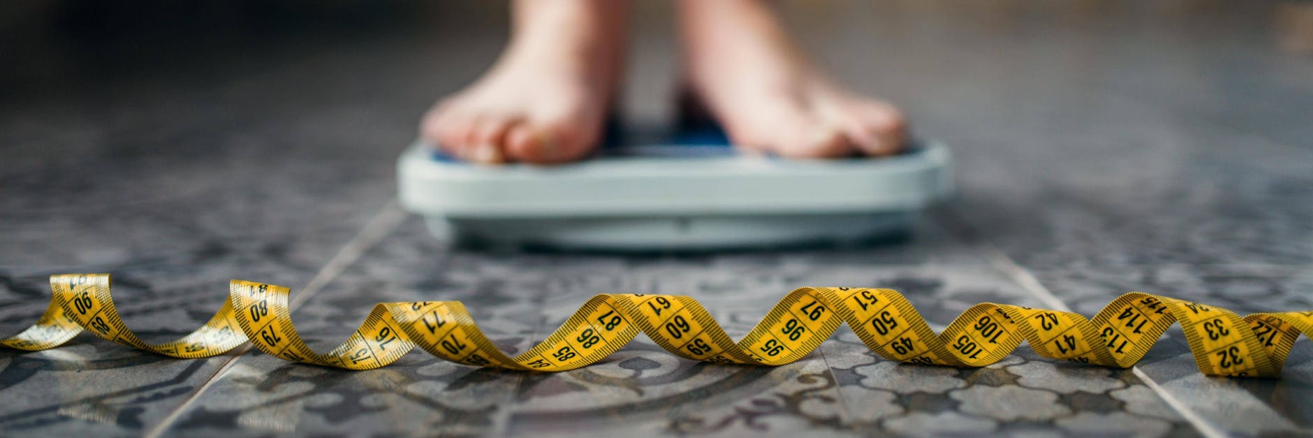 Viele Menschen würden gern ein paar Pfunde verlieren - mit ein paar Tricks soll das ganz einfach gehen.