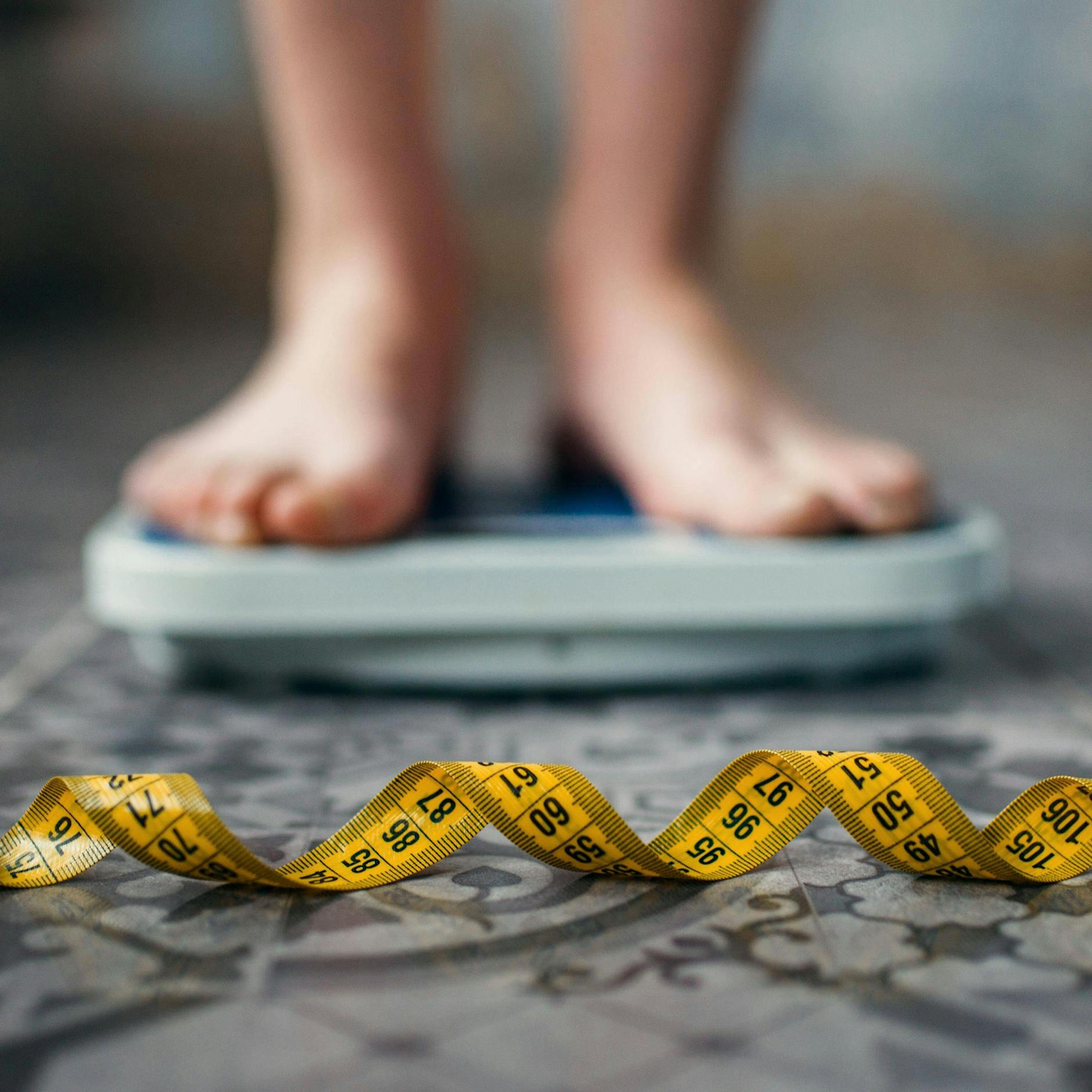 Abnehmen ohne Sport und ohne Diät! Mediziner Carsten Lekutat hat 22 Kilo verloren – und erklärt im Frühstücksfernsehen seine Tricks