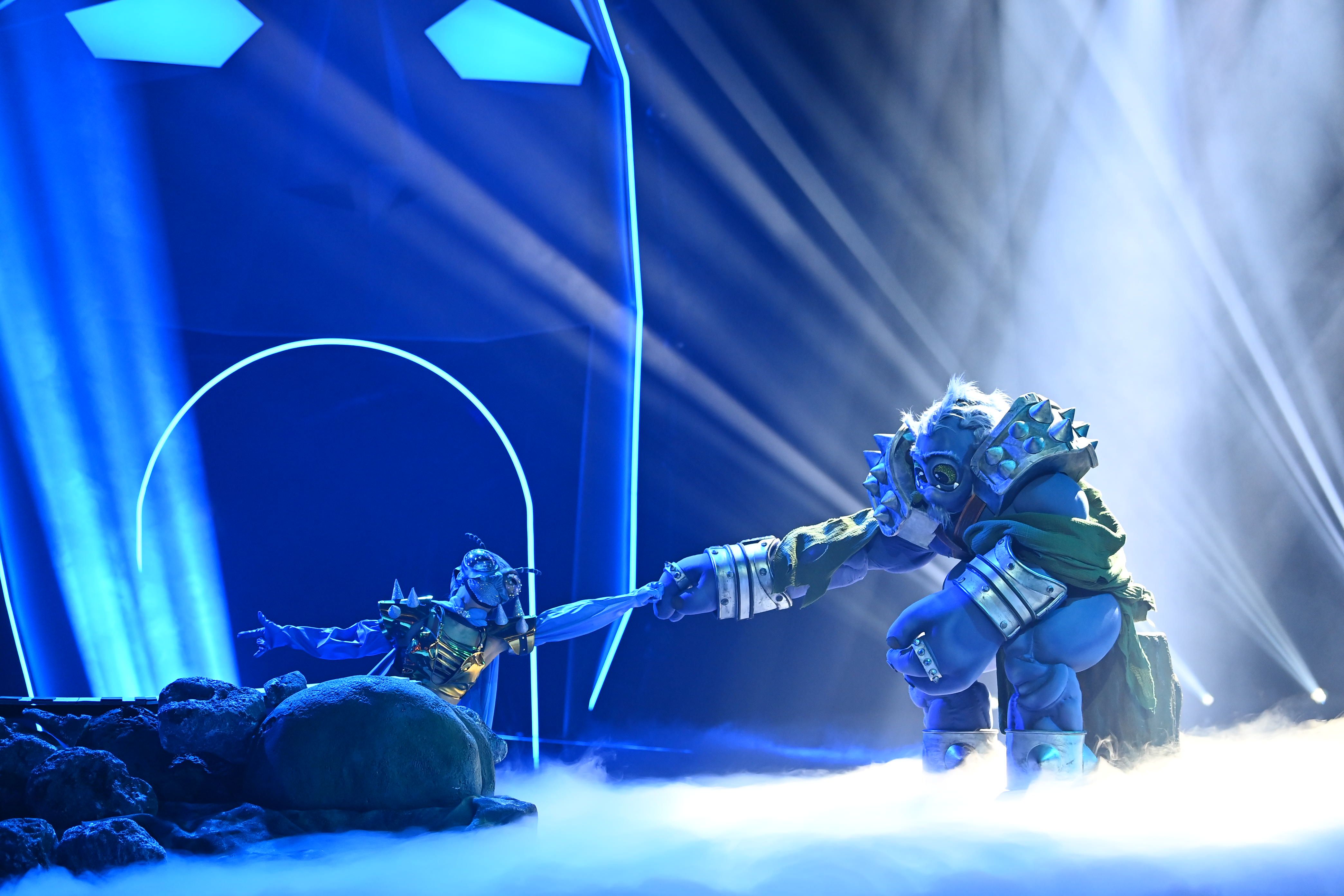 Image - „The Masked Singer“: Emotionale Performance! Der Ork lässt alle verzweifeln – dabei ist völlig klar, welcher Star darunter steckt. Hätten SIE es gedacht?