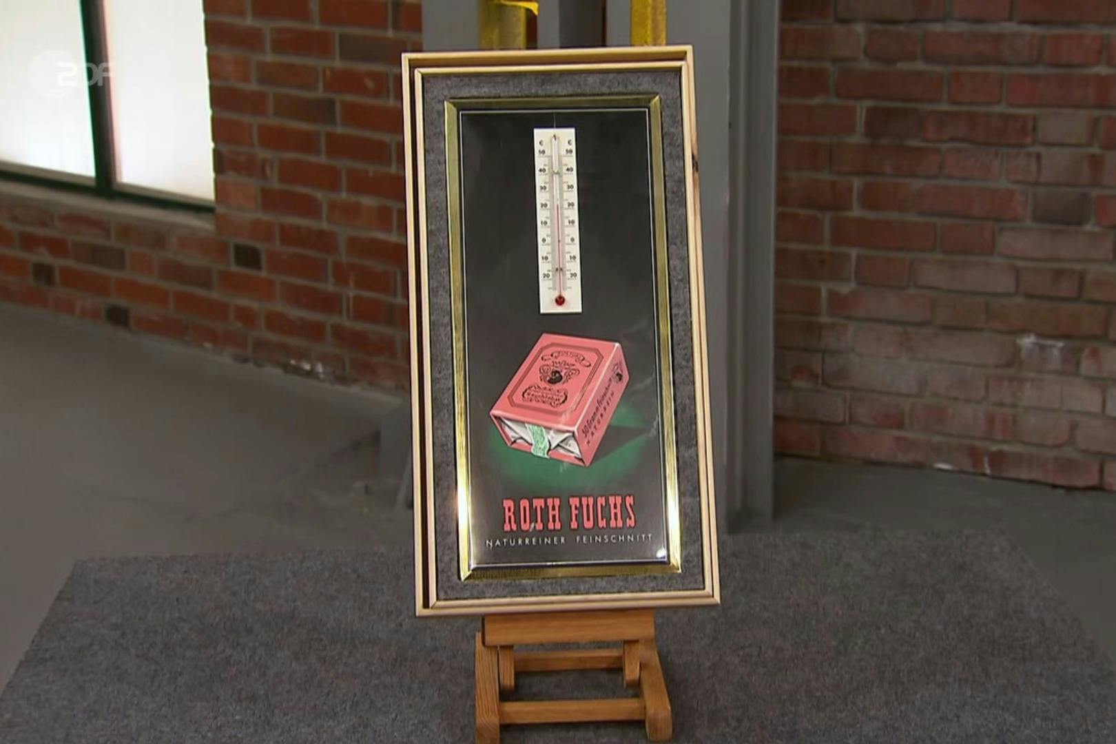 Der handgefertigte Rahmen hebt die Antiquität noch mehr hervor.