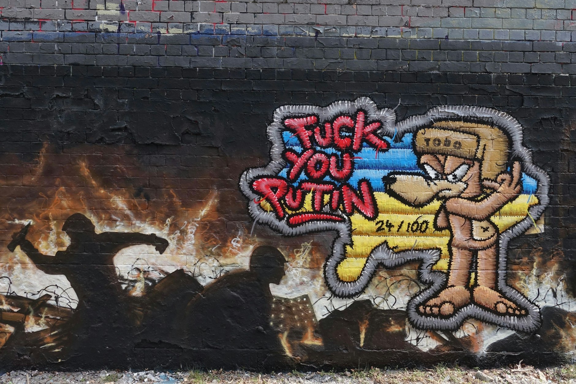 Gesprayt in Dreilinden: „Fuck you Putin“, ein Graffiti der Berliner Künstler Tobo und Asok 41 .