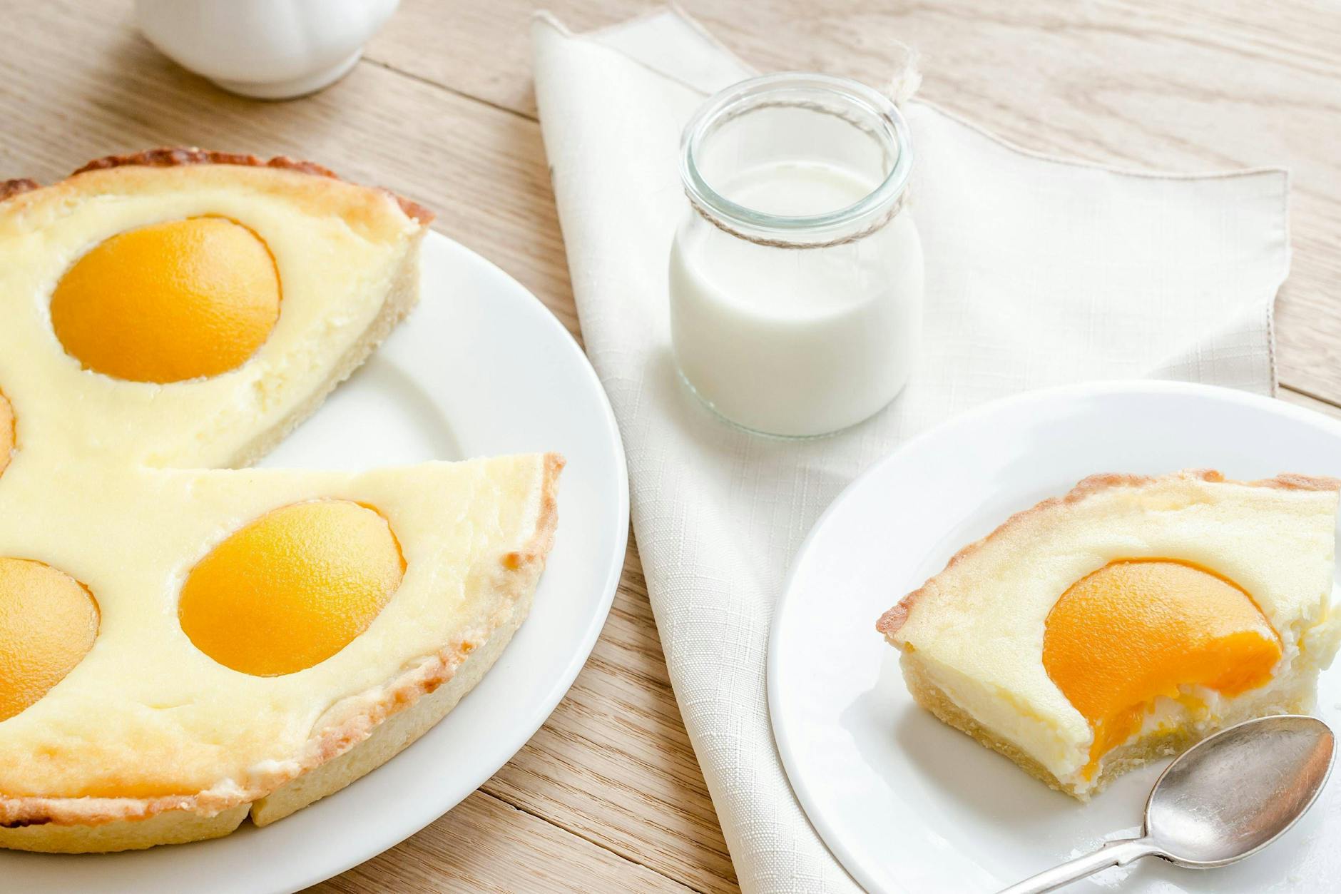 Ein leckerer Spiegeleikuchen gehört zu Ostern einfach dazu.