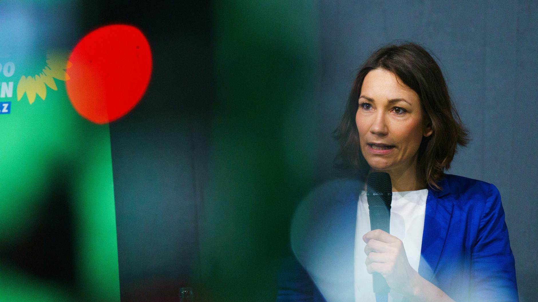 Nach der Kritik an ihrem Frankreich-Urlaub nach der Flutkatastrophe an der Ahr ist Bundesfamilienministerin Anne Spiegel (Grüne) von ihrem Amt zurückgetreten.