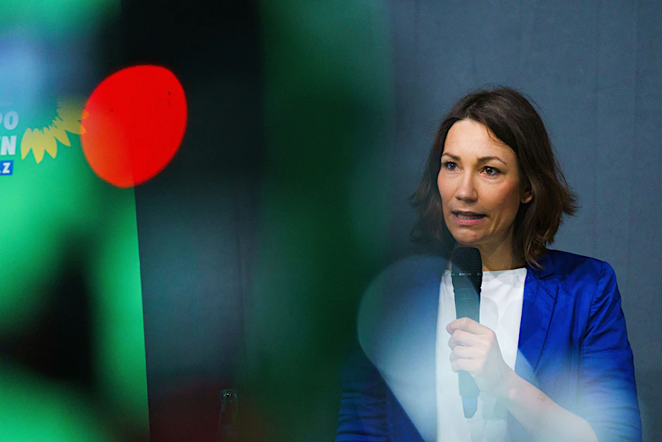 Nach der Kritik an ihrem Frankreich-Urlaub nach der Flutkatastrophe an der Ahr ist Bundesfamilienministerin Anne Spiegel (Grüne) von ihrem Amt zurückgetreten.