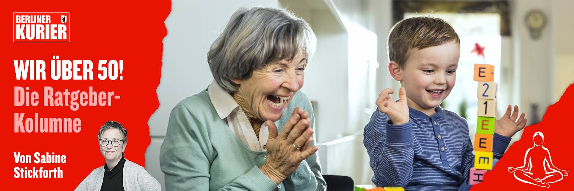 Omi und Enkelsohn spielen mit Buchstabenklötzen (Symbolfoto).
