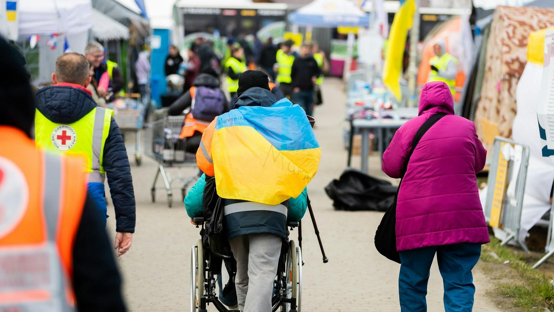 Das Schicksal der Ukraine-Flüchtlinge weckt die Spendenbereitschaft vieler Menschen in Deutschland. Doch leider mischen auch Spendenbetrüger mit.