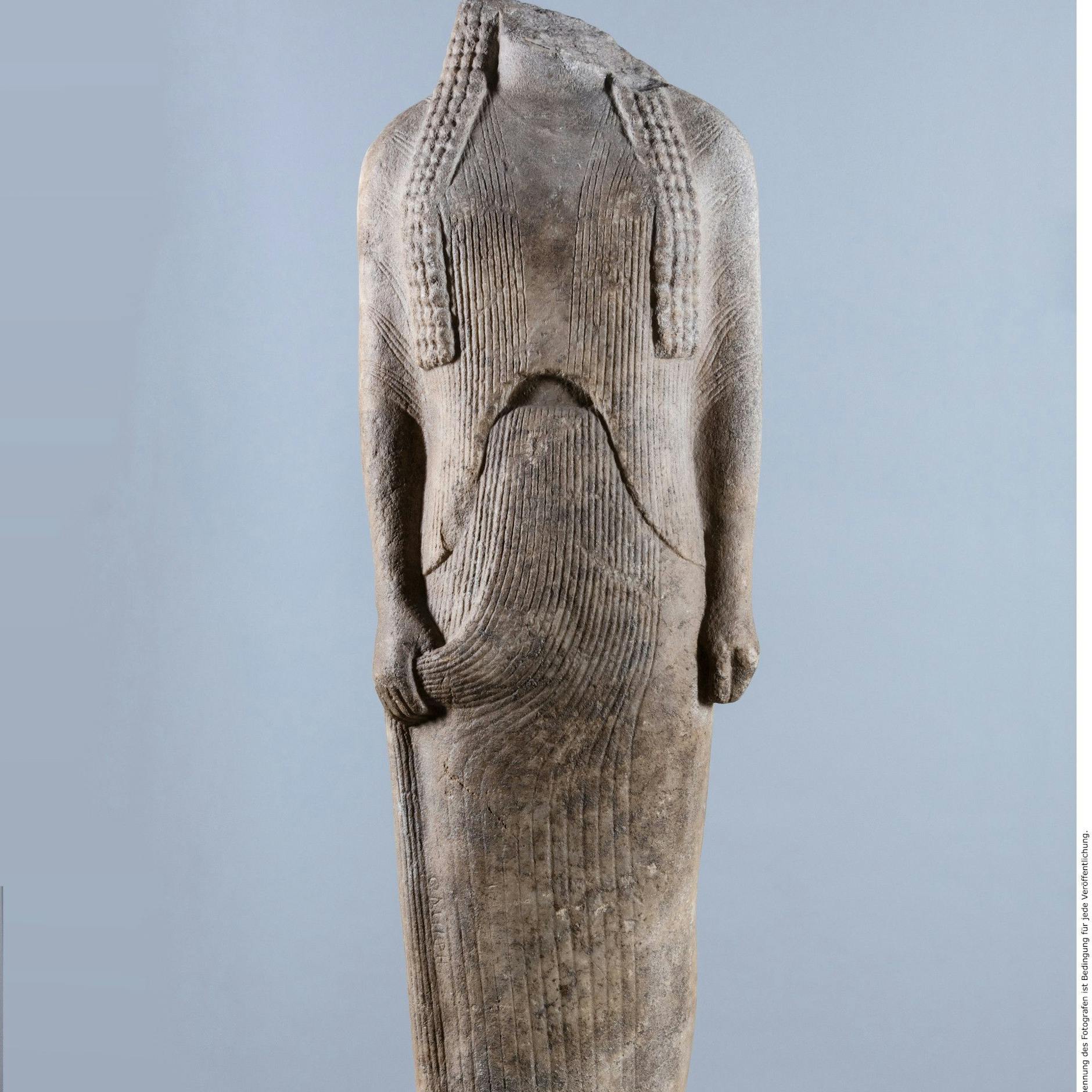 Eine Abbildung der Statue der Ornithe aus der Geneleos-Gruppe