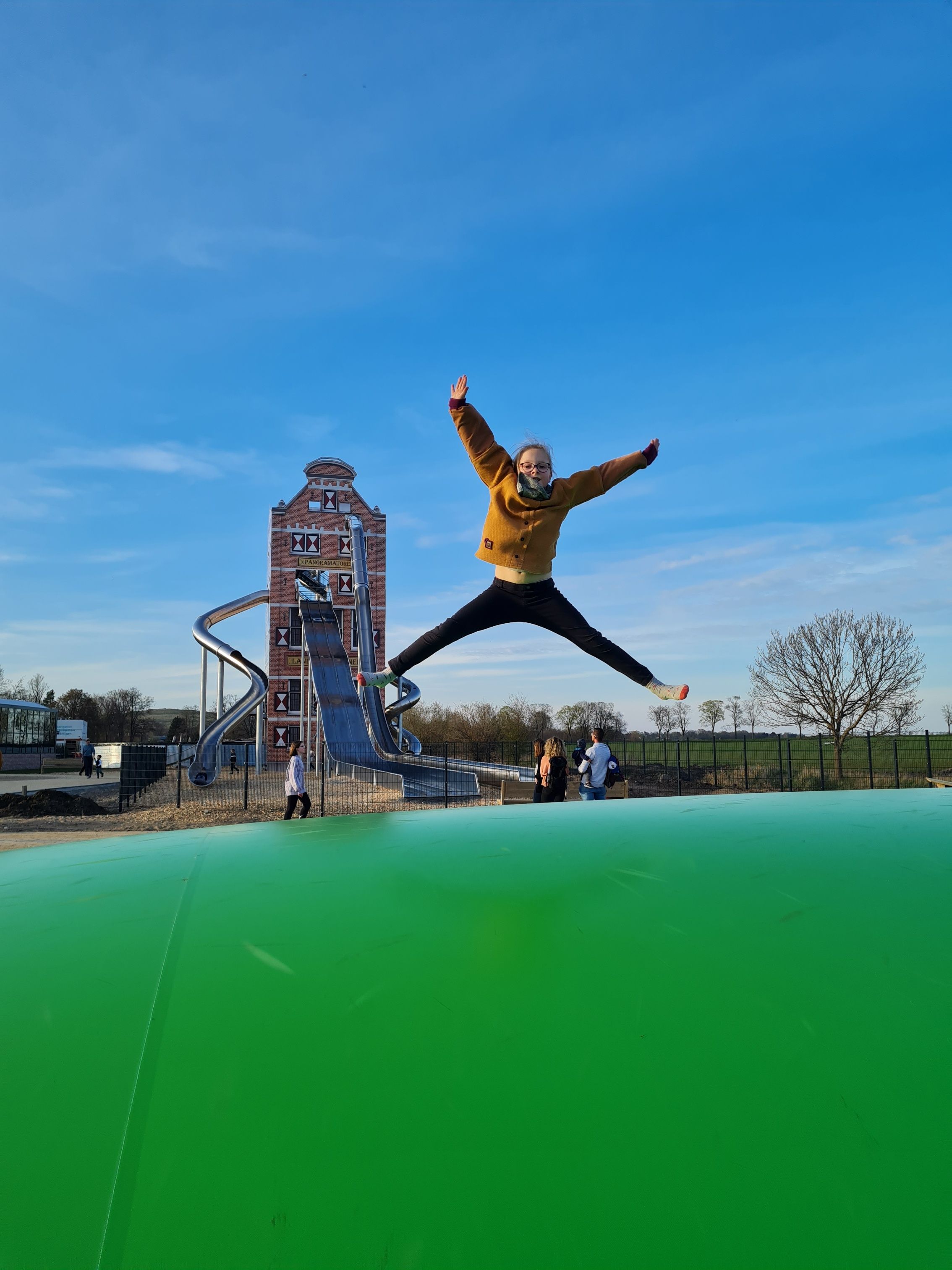 Freudensprünge im Holland-Park: Ein Kinderparadies vor den Toren Berlins