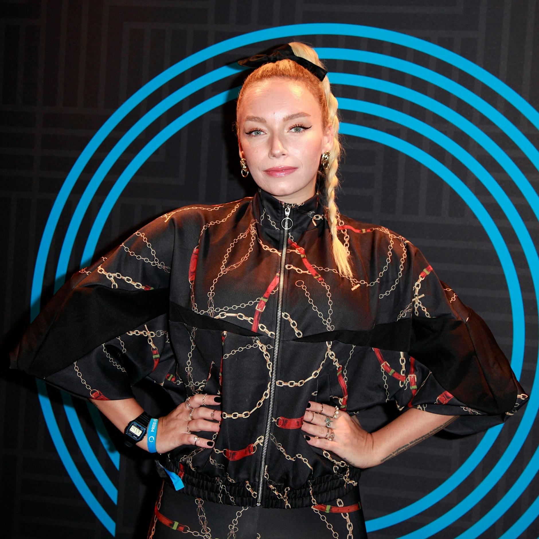 Berliner Moderatorin Visa Vie bittet ums Masketragen – und wird dafür wüst beschimpft!