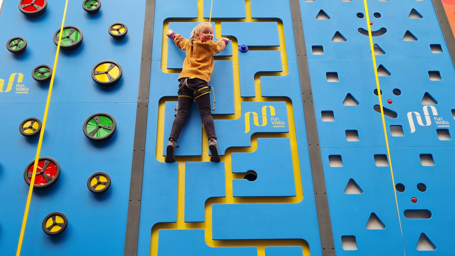 45 Kletterwände mit jeweils einer Höhe von sieben Metern kann man im Holland-Park erklimmen.